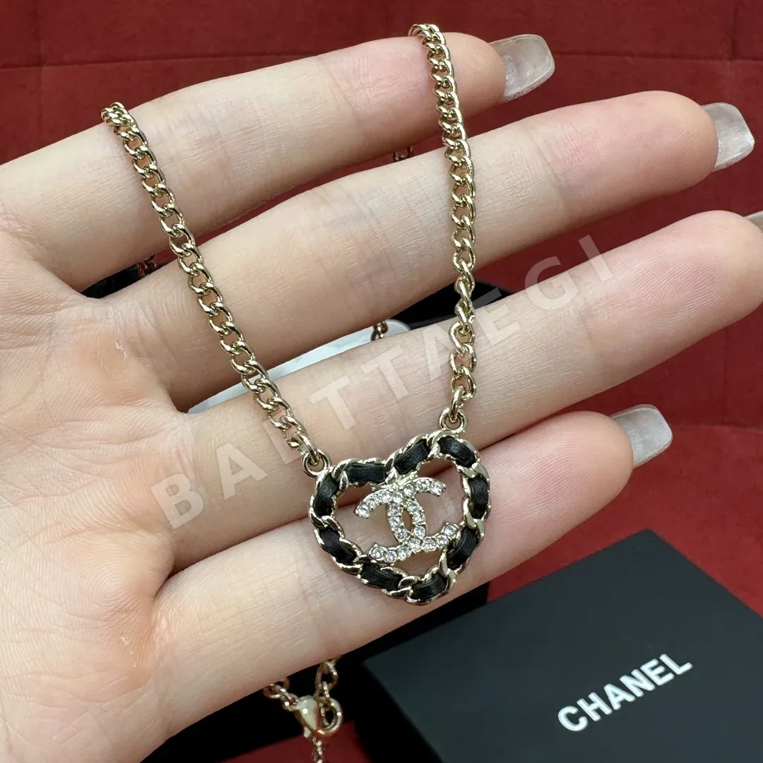 샤넬 가죽 하트 목걸이 179599