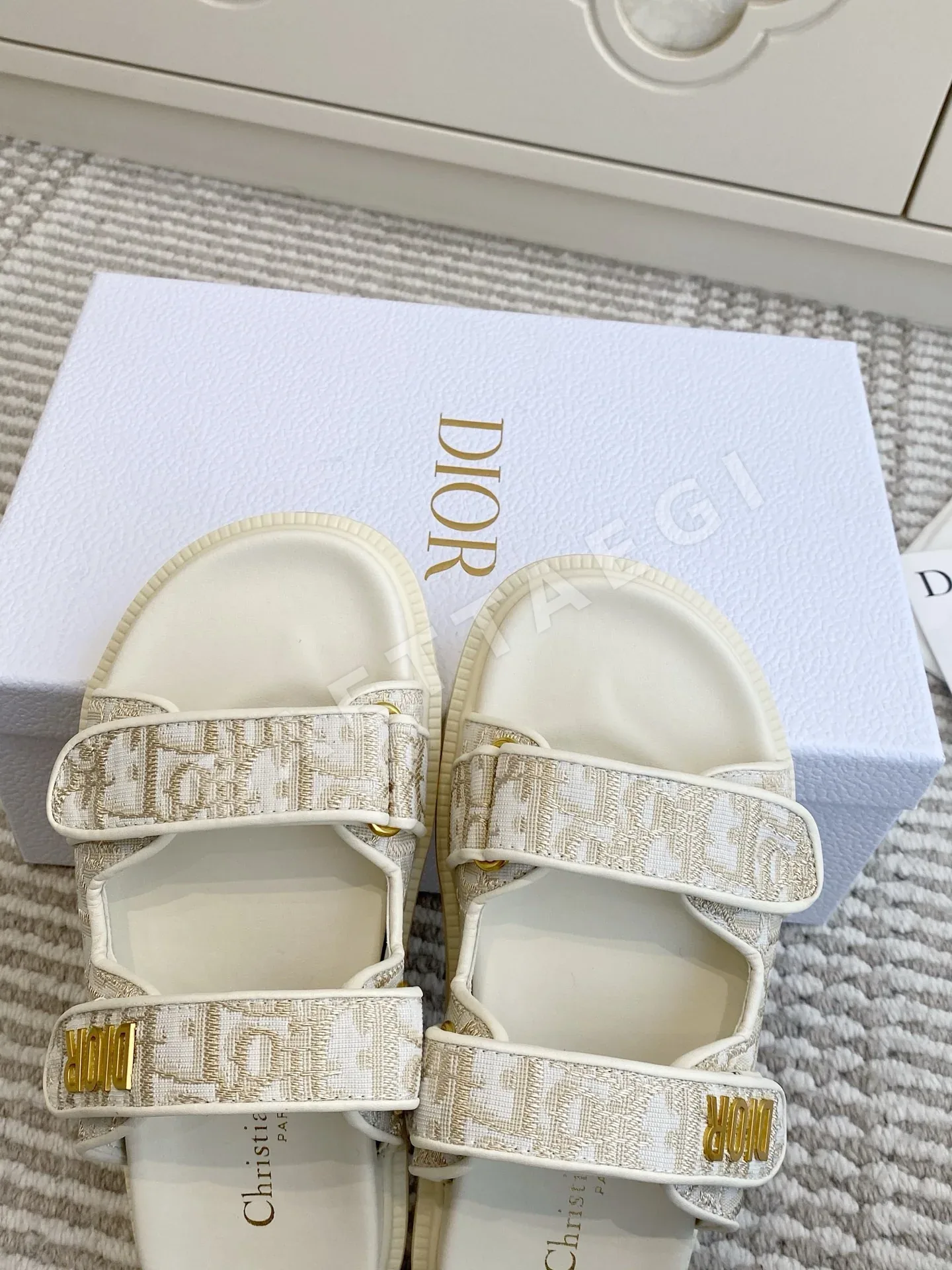 디올 다이렉트 슬라이드 화이트 벨크로 샌들 상세 이미지 6
