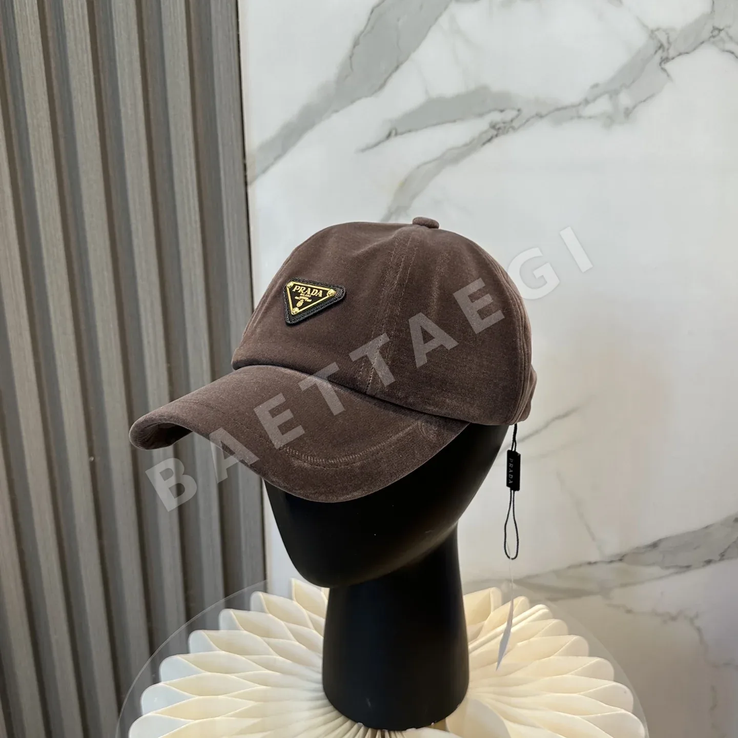 프라다 밍크 퍼 베이스볼캡 119049