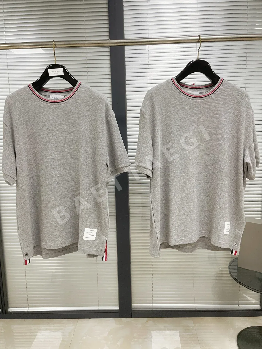 톰브라운 남성 반팔 상세 이미지 2