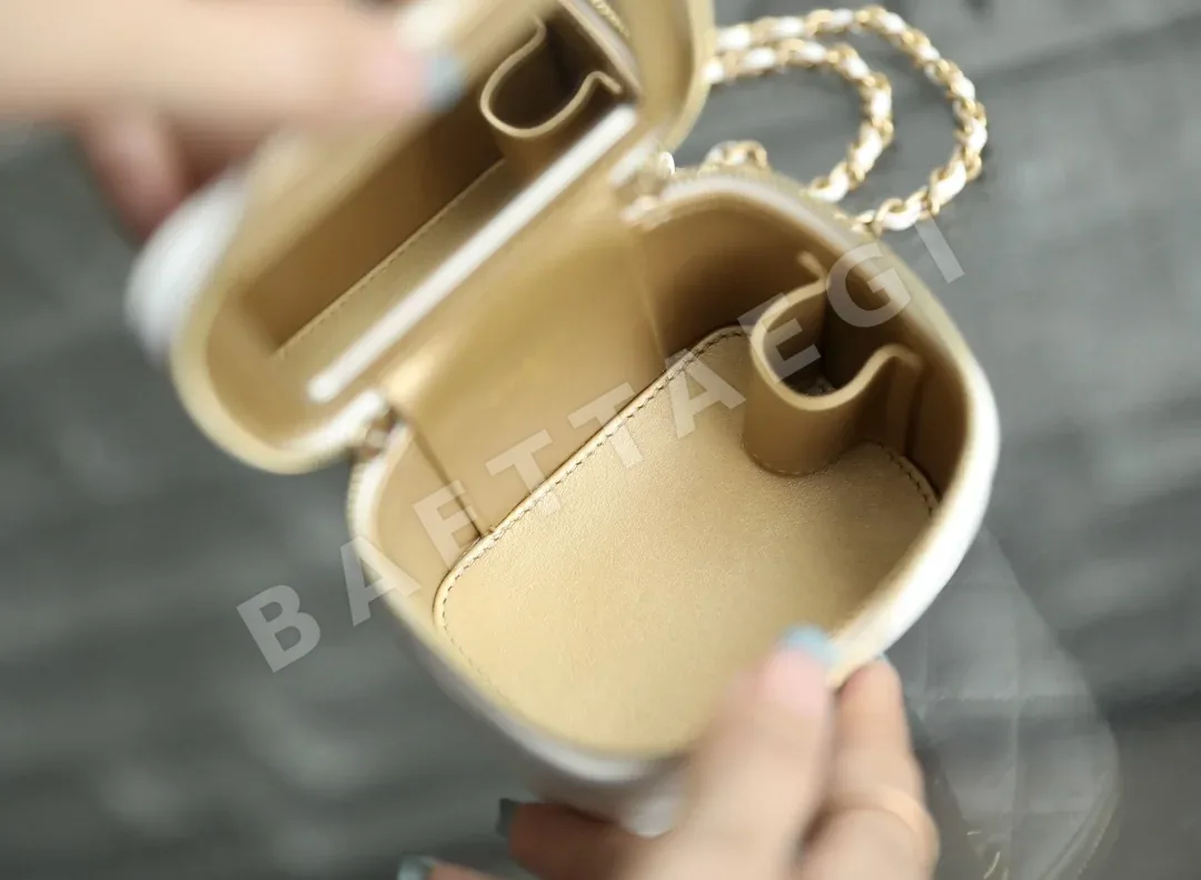 샤넬 골드 메탈 체인 화이트 볼형 코스메틱 가방 상세 이미지 8