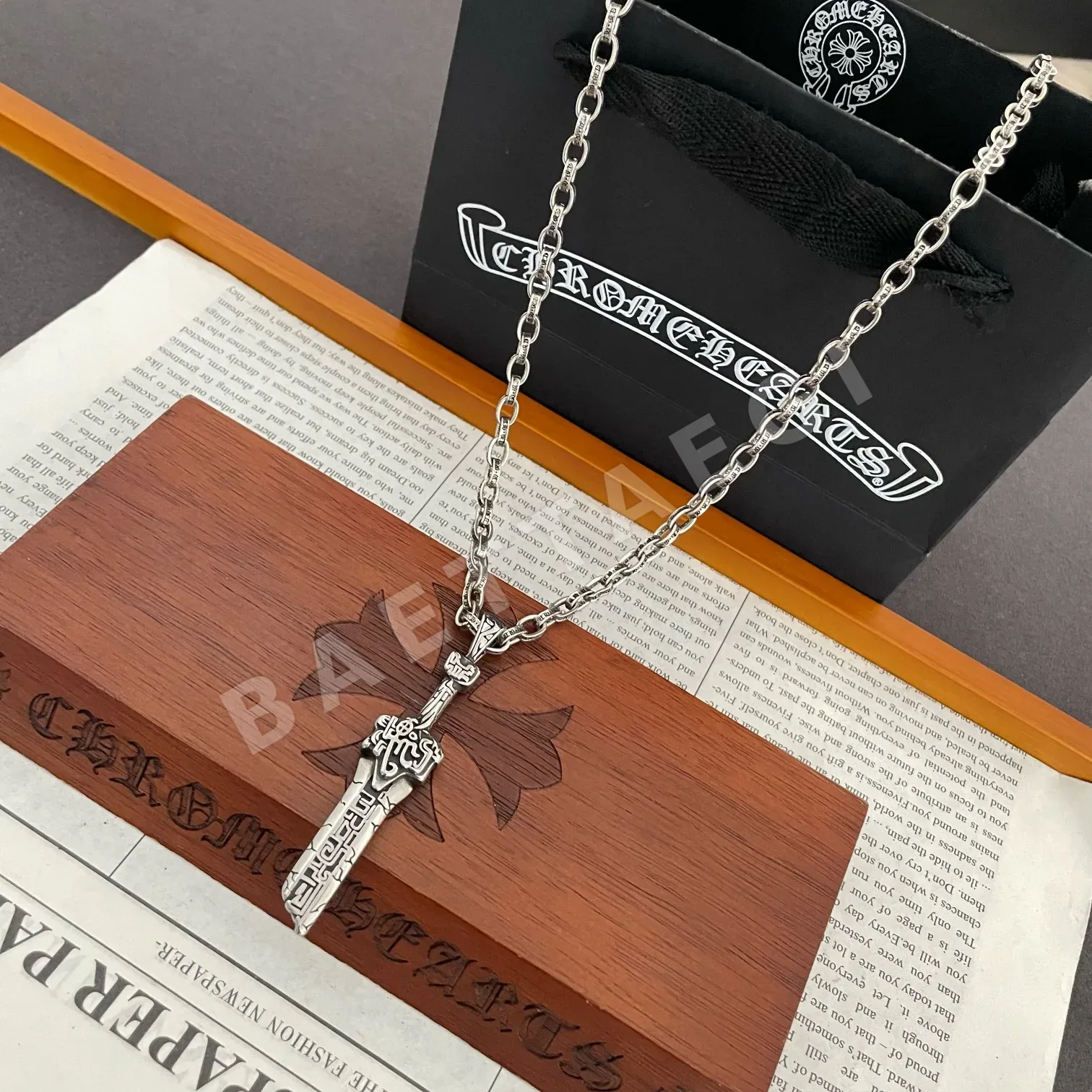 크롬하츠 클래식 레터 엠보싱 목걸이 상세 이미지 3