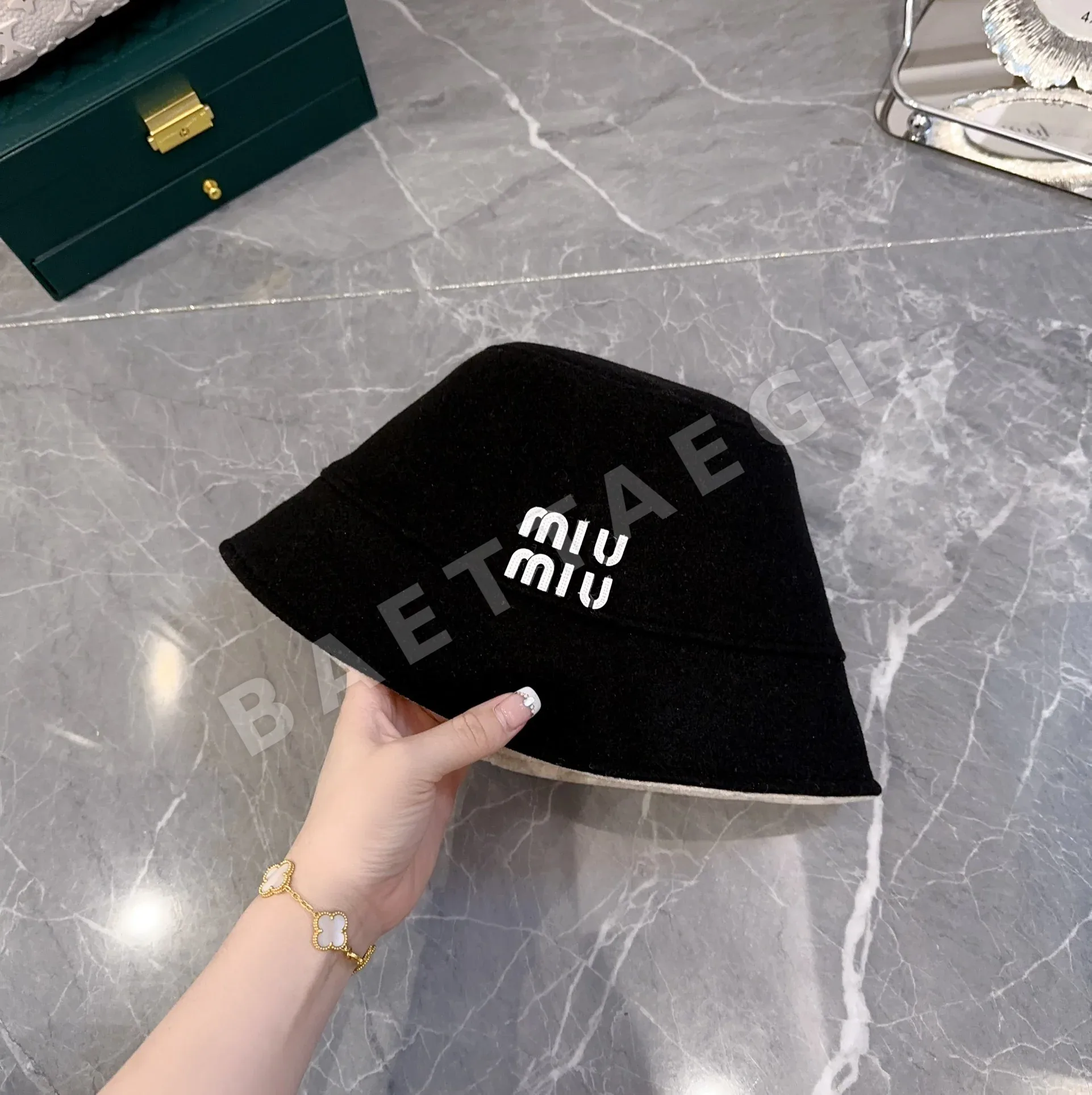 미우미우 모자 81144 Miu Miu Cap 상세 이미지 5