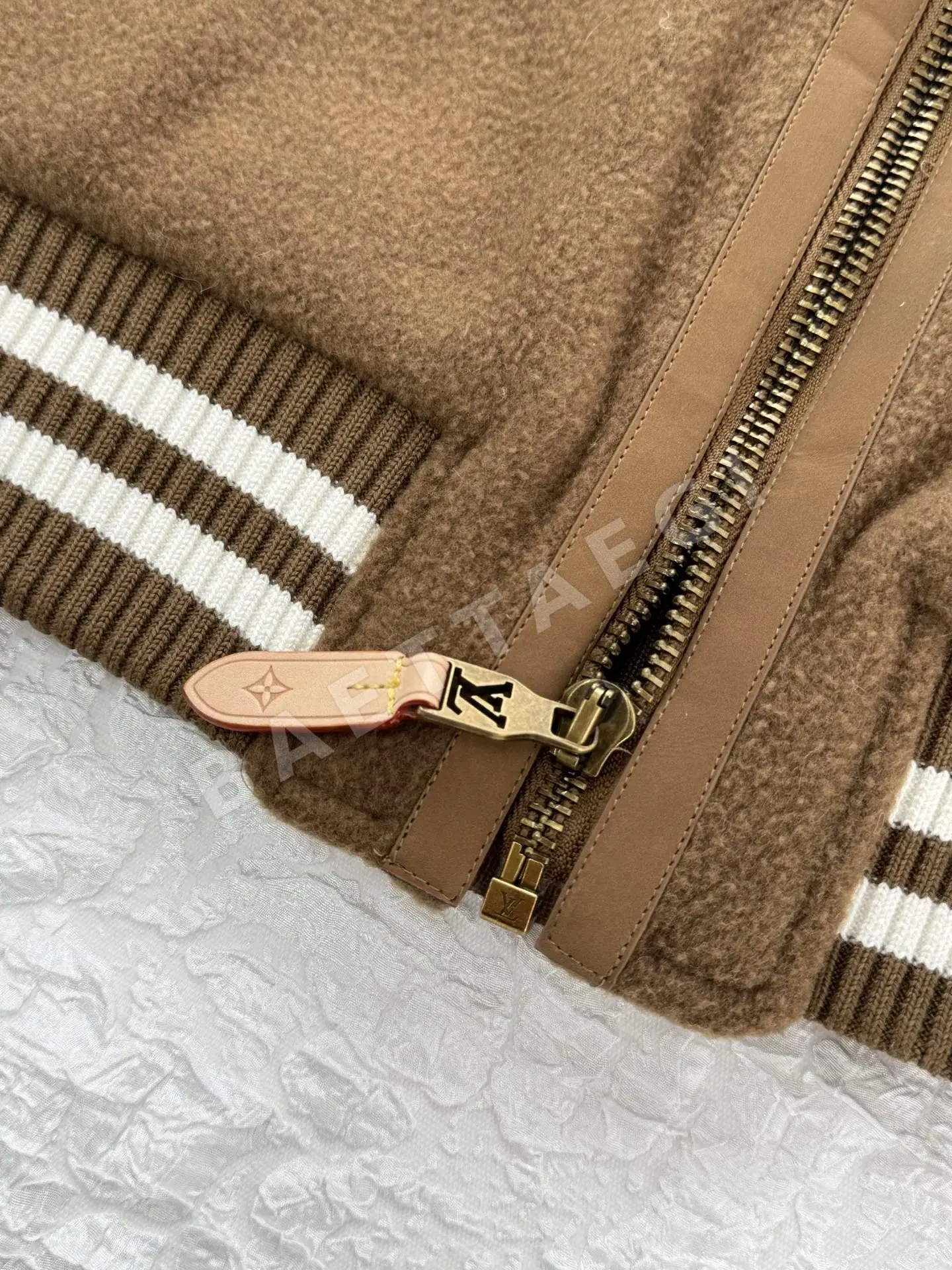 루이비통 모노그램 레이저 번아웃 플리스 야구 자켓 상세 이미지 4