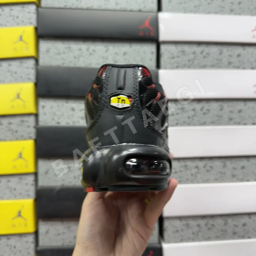 나이키 [BD] 에어 맥스 플러스 CU4864-001 201860 Nike Air Max Plus Bred 상세 이미지 9
