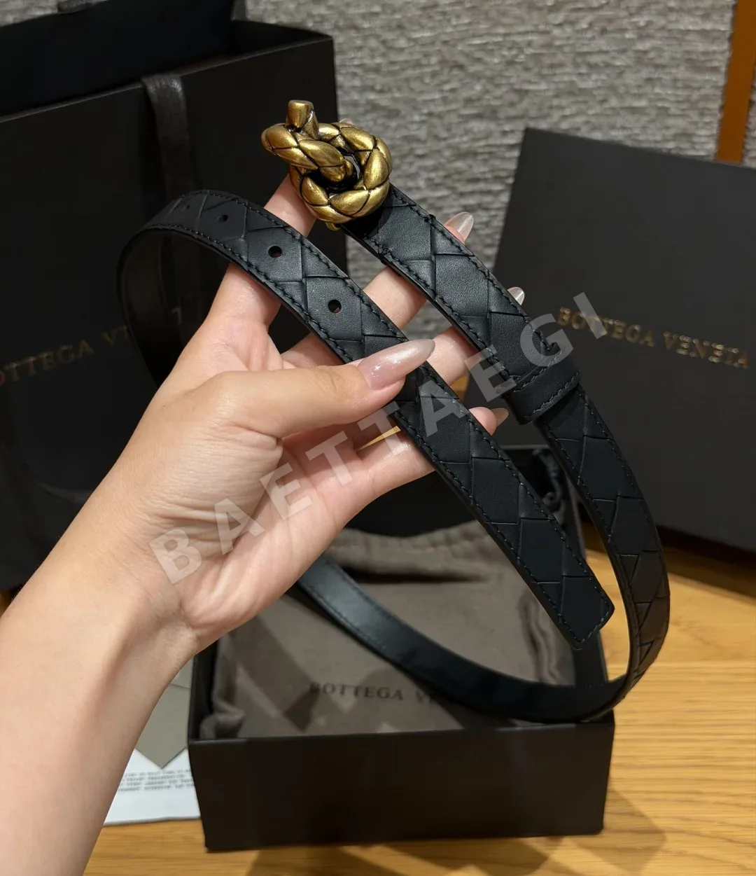 보테가베네타 인트레치아토 카프스킨 벨트 상세 이미지 4