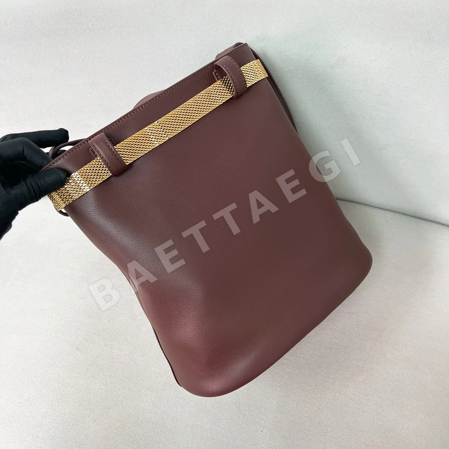 프라다 버클 벨트 가죽 버킷백 1BE085 상세 이미지 4
