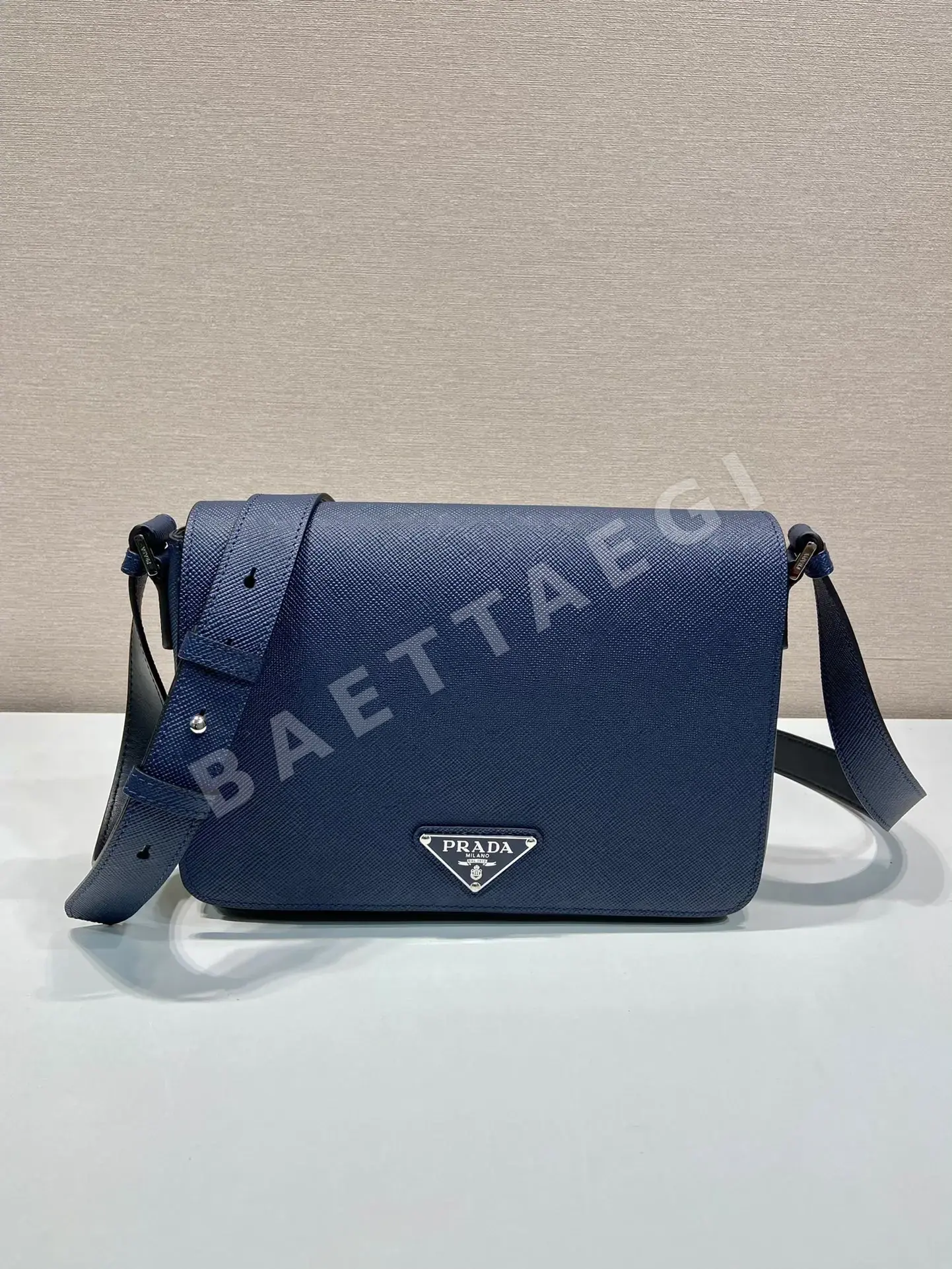 프라다 사피아노 가죽 메신저백 2VD049 66405