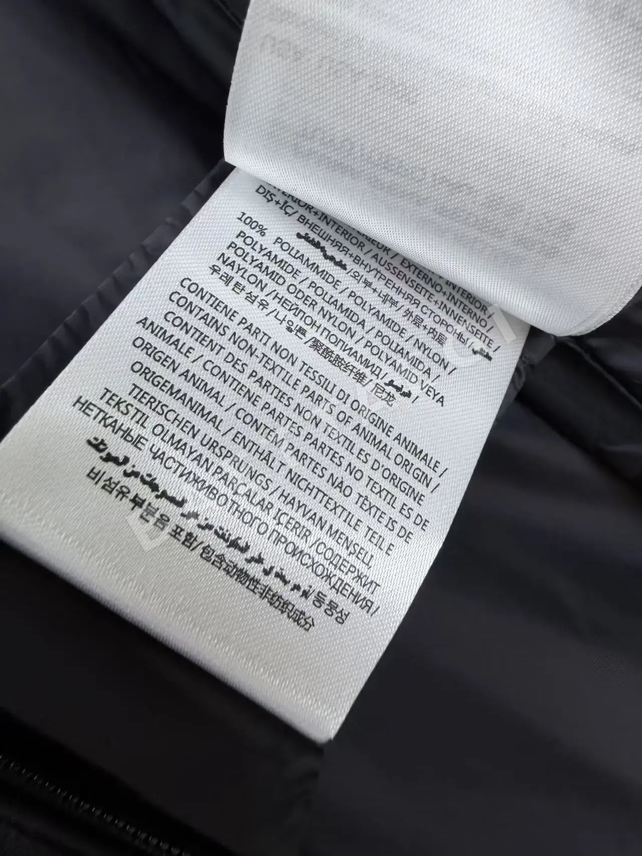 몽클레르 후드 미들 길이 다운 패딩 상세 이미지 9