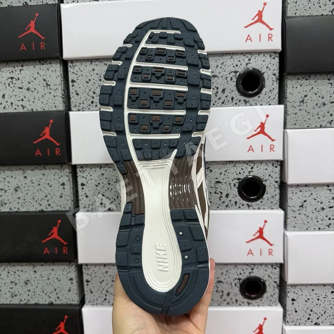 나이키 [CS] P 6000 팬텀 HV8972-001 201538 Nike P-6000 Phantom Baroque Brown Metallic 상세 이미지 4