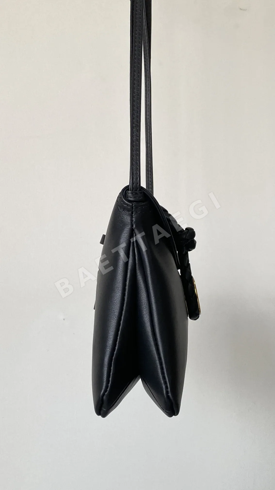 보테가베네타 리베르타 엔벨로프 백 상세 이미지 3