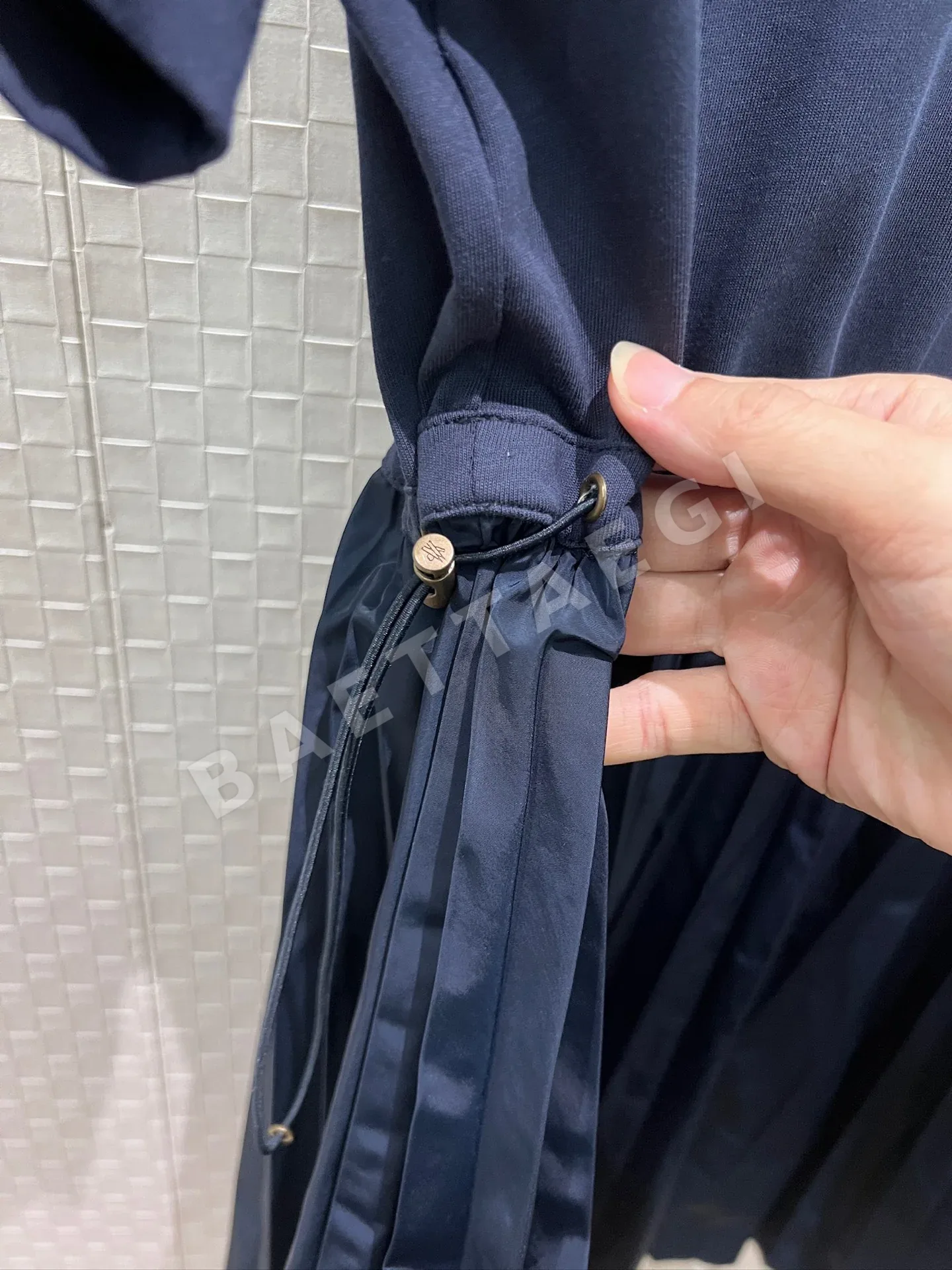 몽클레르 패치워크 드로스트링 허리 반소매 플리츠 원피스 상세 이미지 7