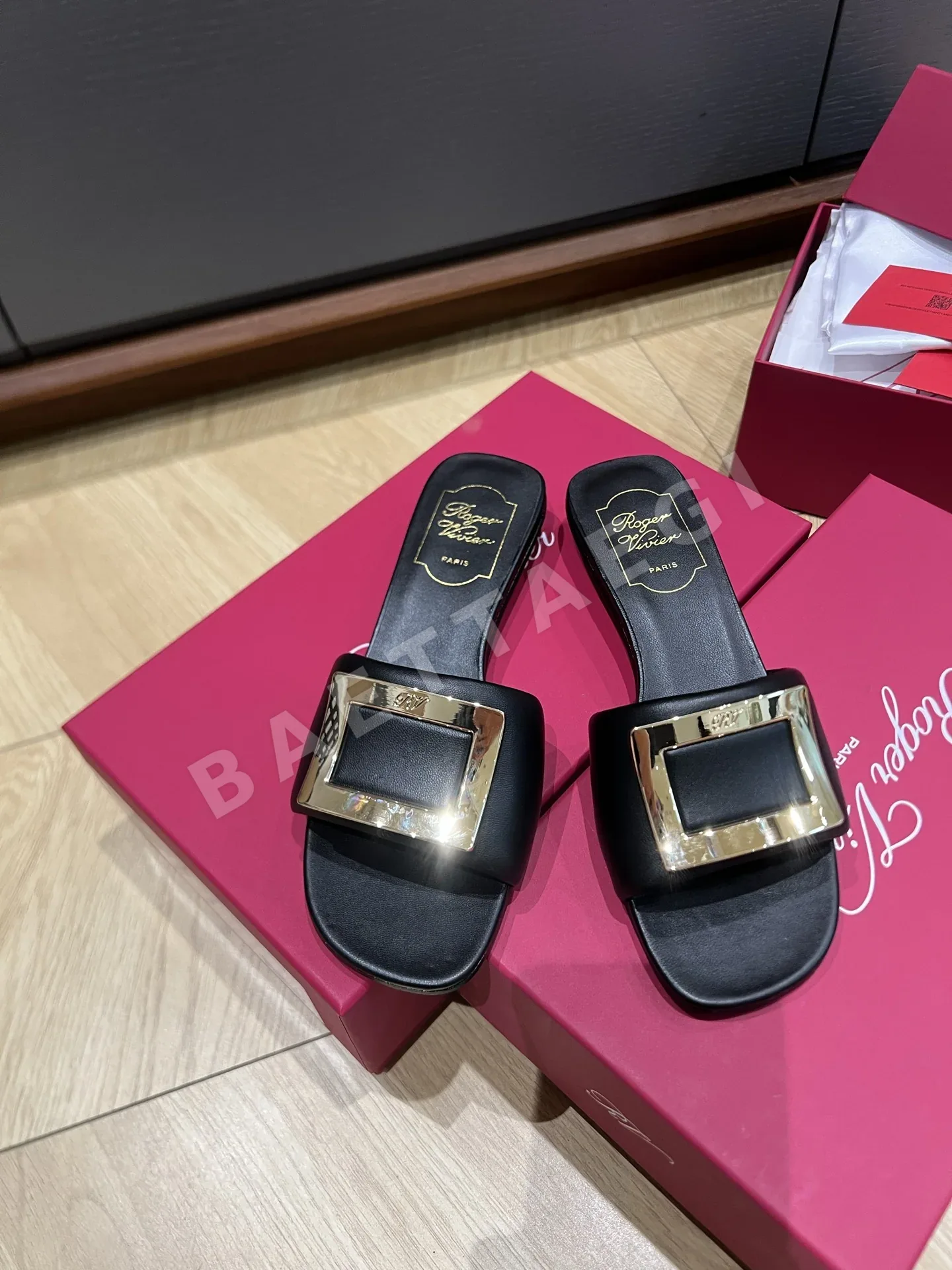 로저비비에 클래식 스퀘어 버클 시프스킨 슬리퍼 108130