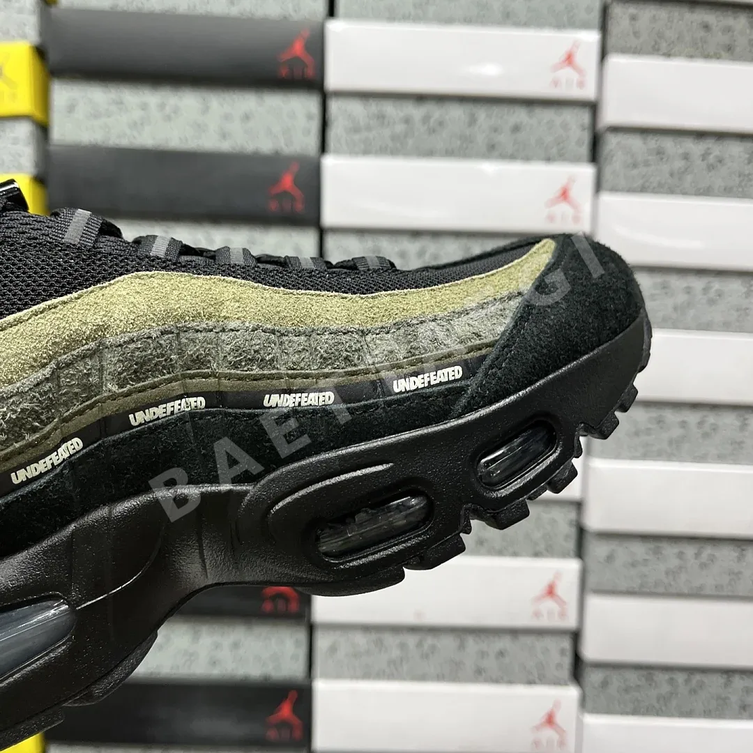 나이키 [KZ2.0] 에어 맥스 95 SP IB4523-200 201675 Nike Air Max 95 SP Undefeated Geo La 상세 이미지 9