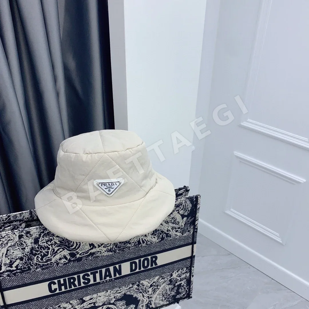 프라다 퀼팅 버킷햇 모자 84805