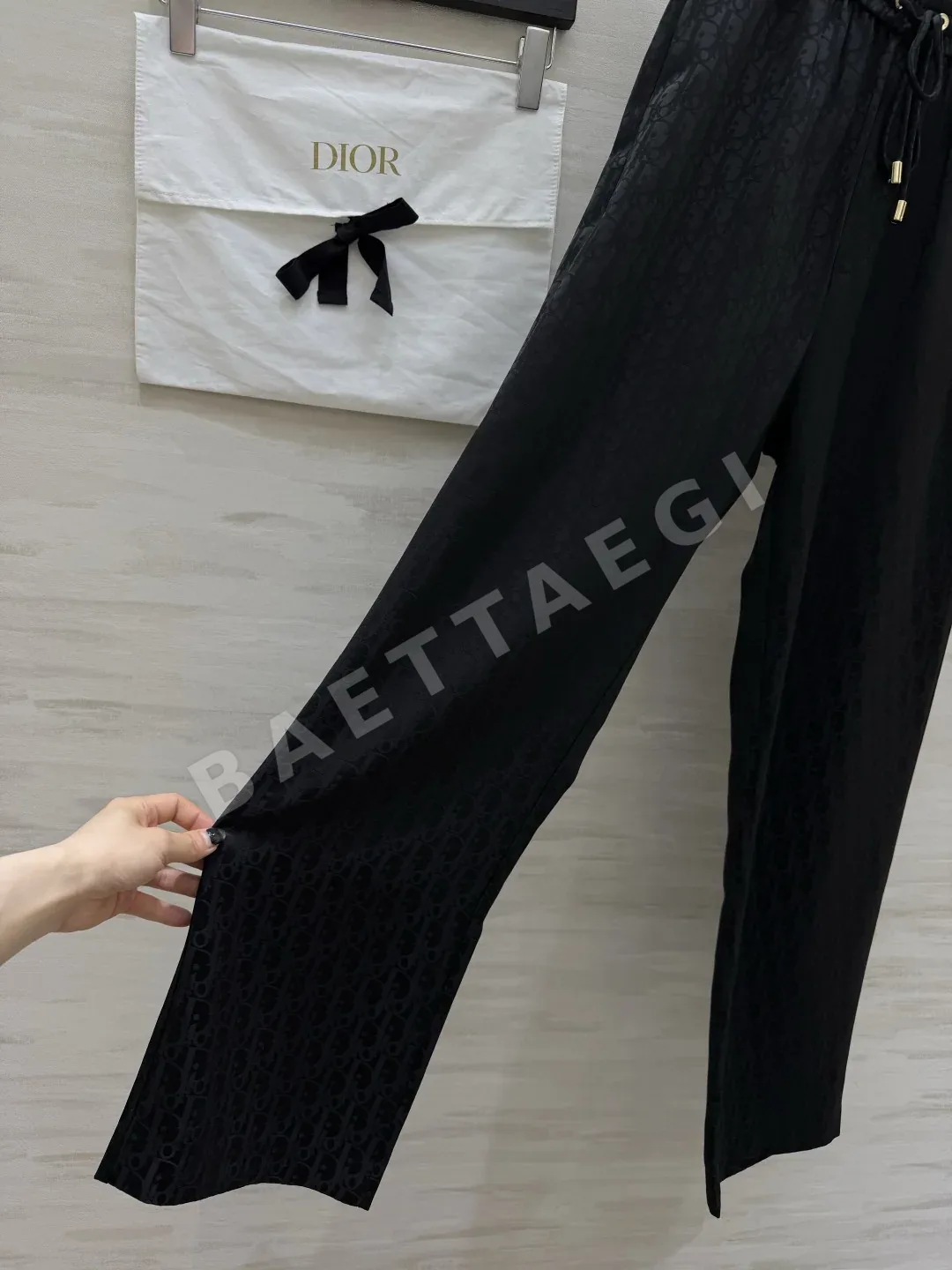 디올 아세테이트 모노크롬 와이드 레그 바지 상세 이미지 3