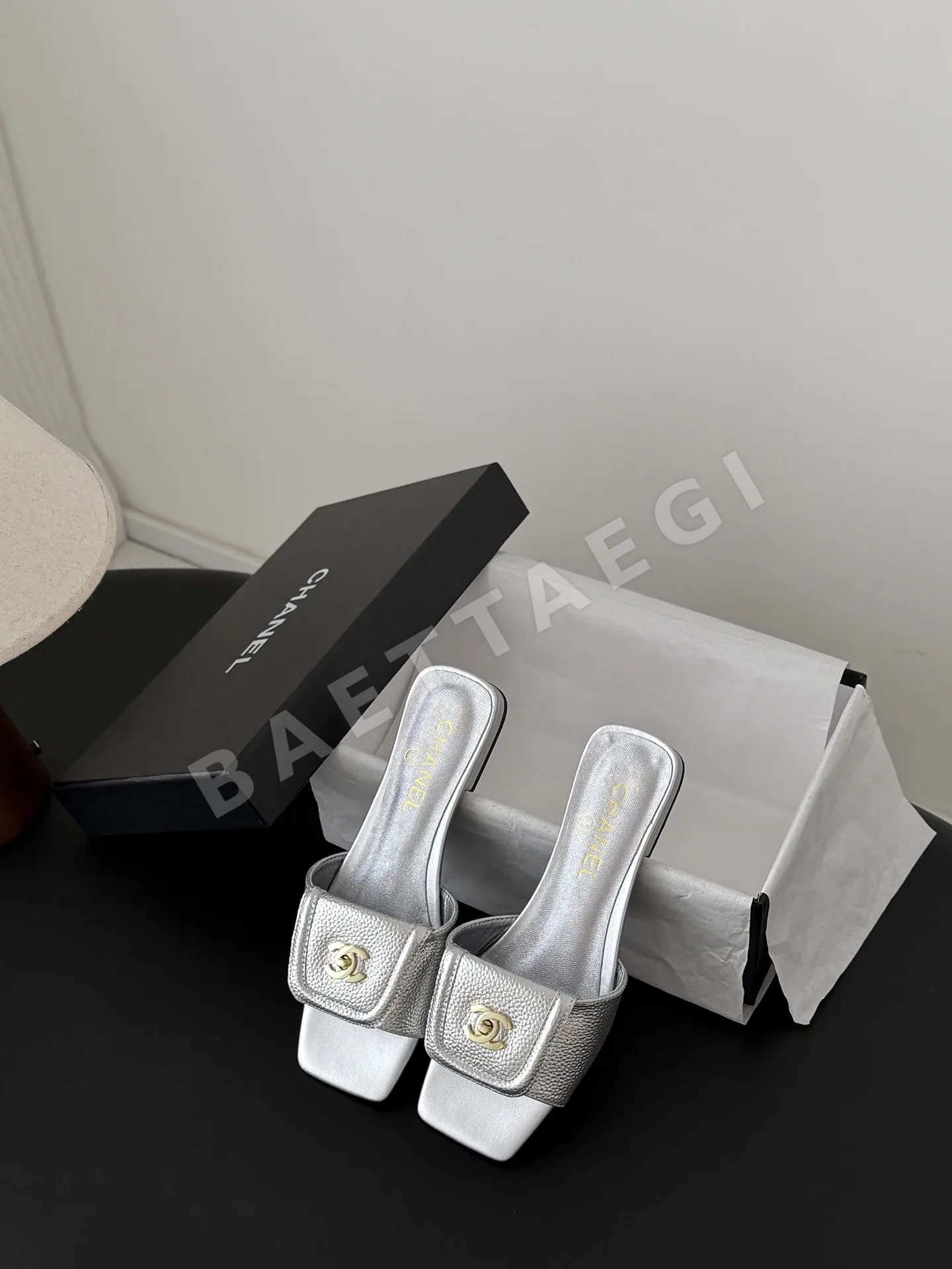 샤넬 26C 빈티지 스타일 백클 슬리퍼 상세 이미지 6