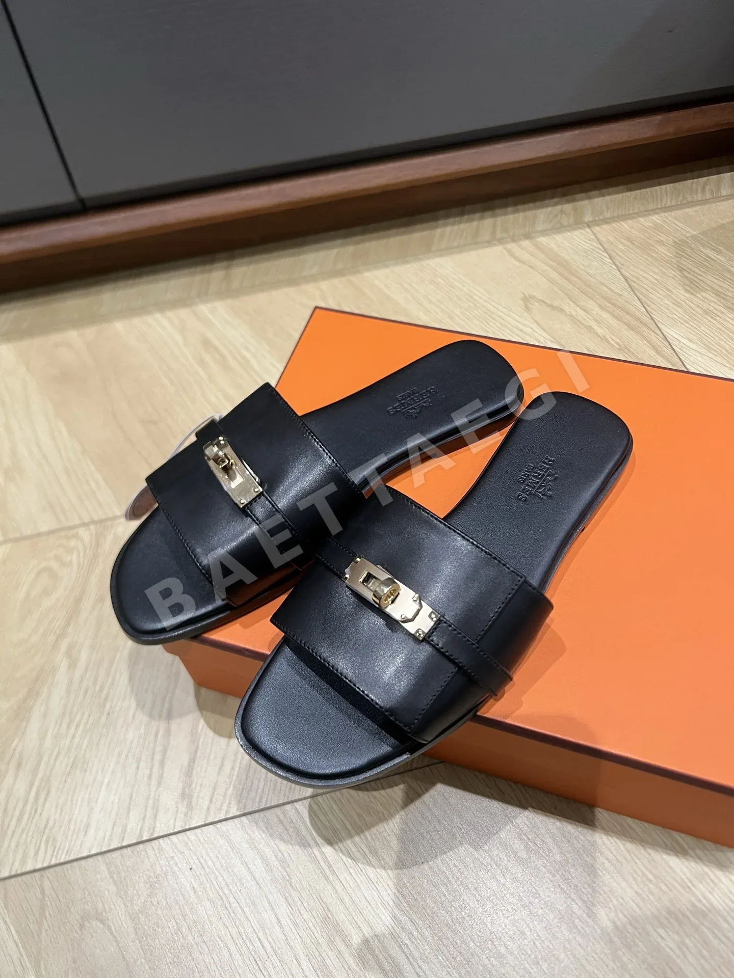 에르메스 줄리아 샌들 108142