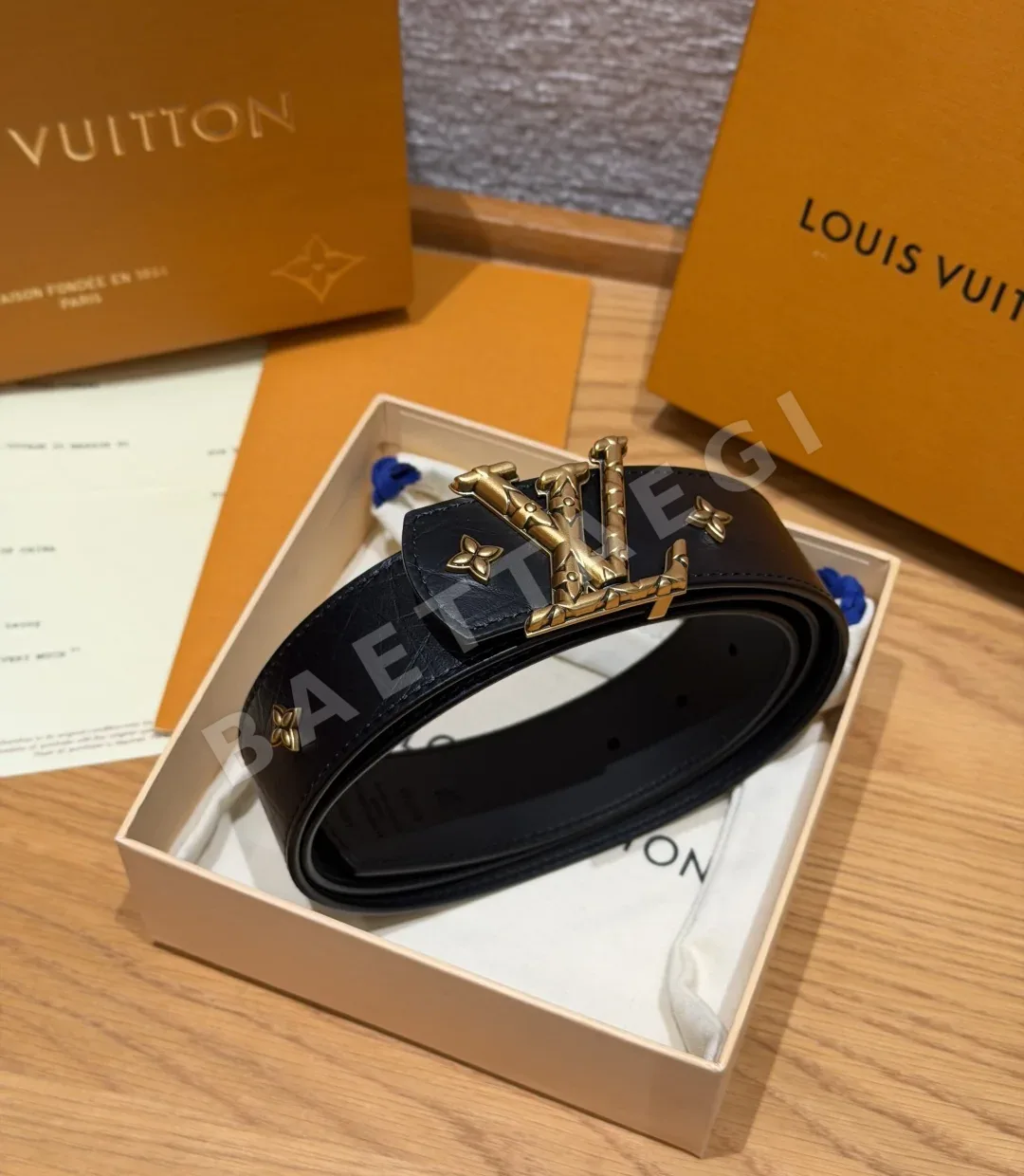 루이비통 LV 이니셜 모노그램 스터드 벨트 상세 이미지 8