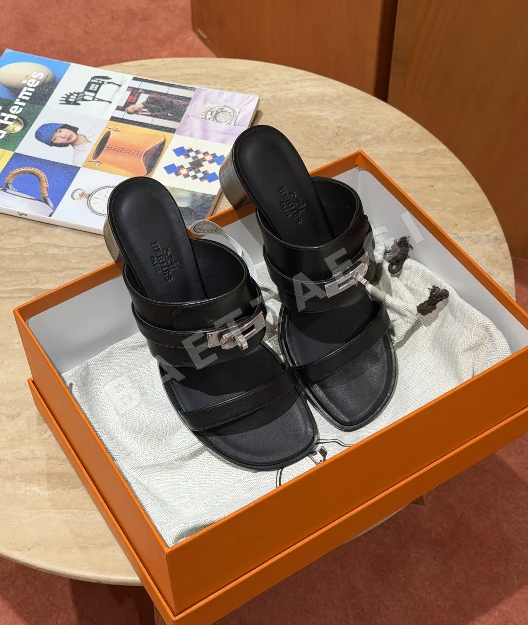 에르메스 샌들 블랙 가죽 5 cm 굽 높이 189030