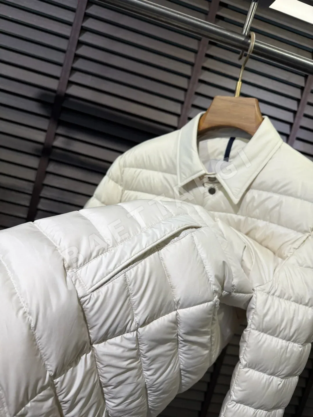 몽클레르 부르동 다운 셔츠 자켓 M6502 상세 이미지 6