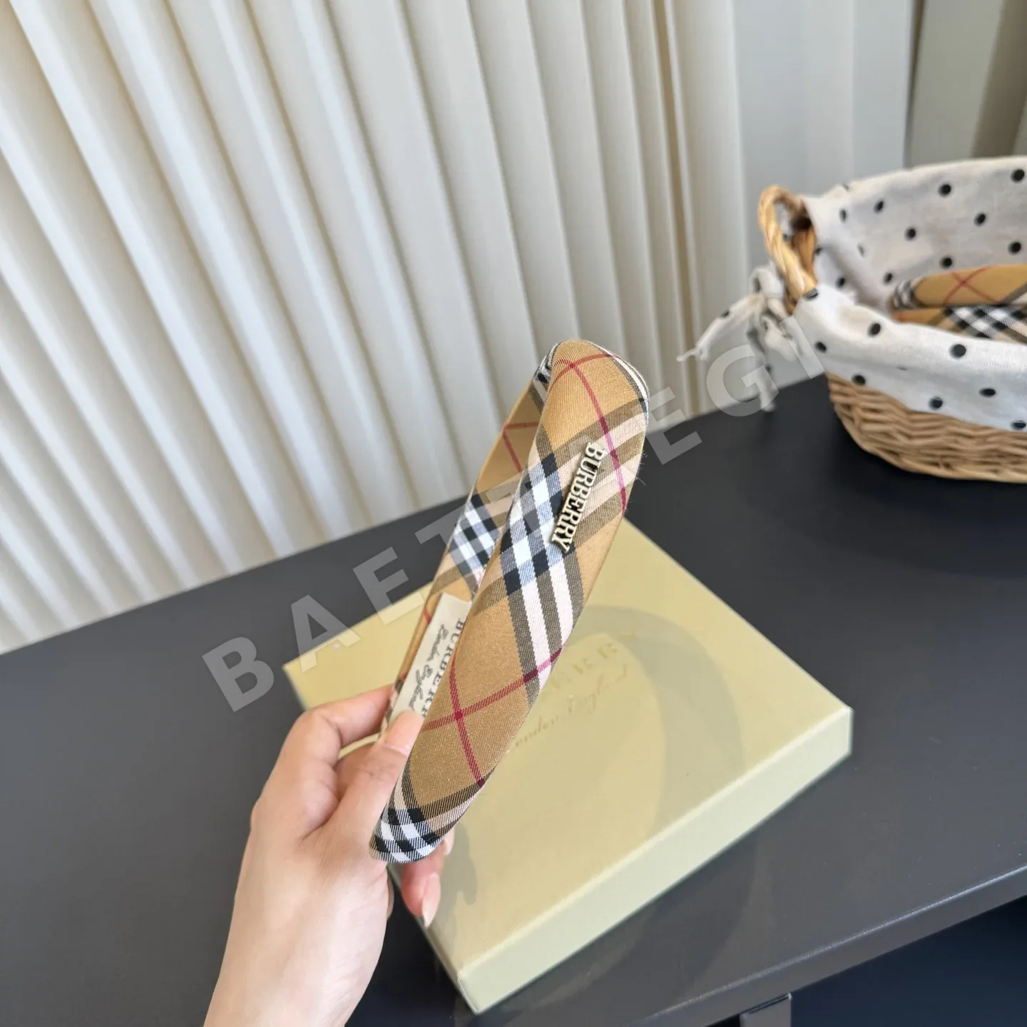 버버리 BB 패턴 헤어밴드 상세 이미지 3