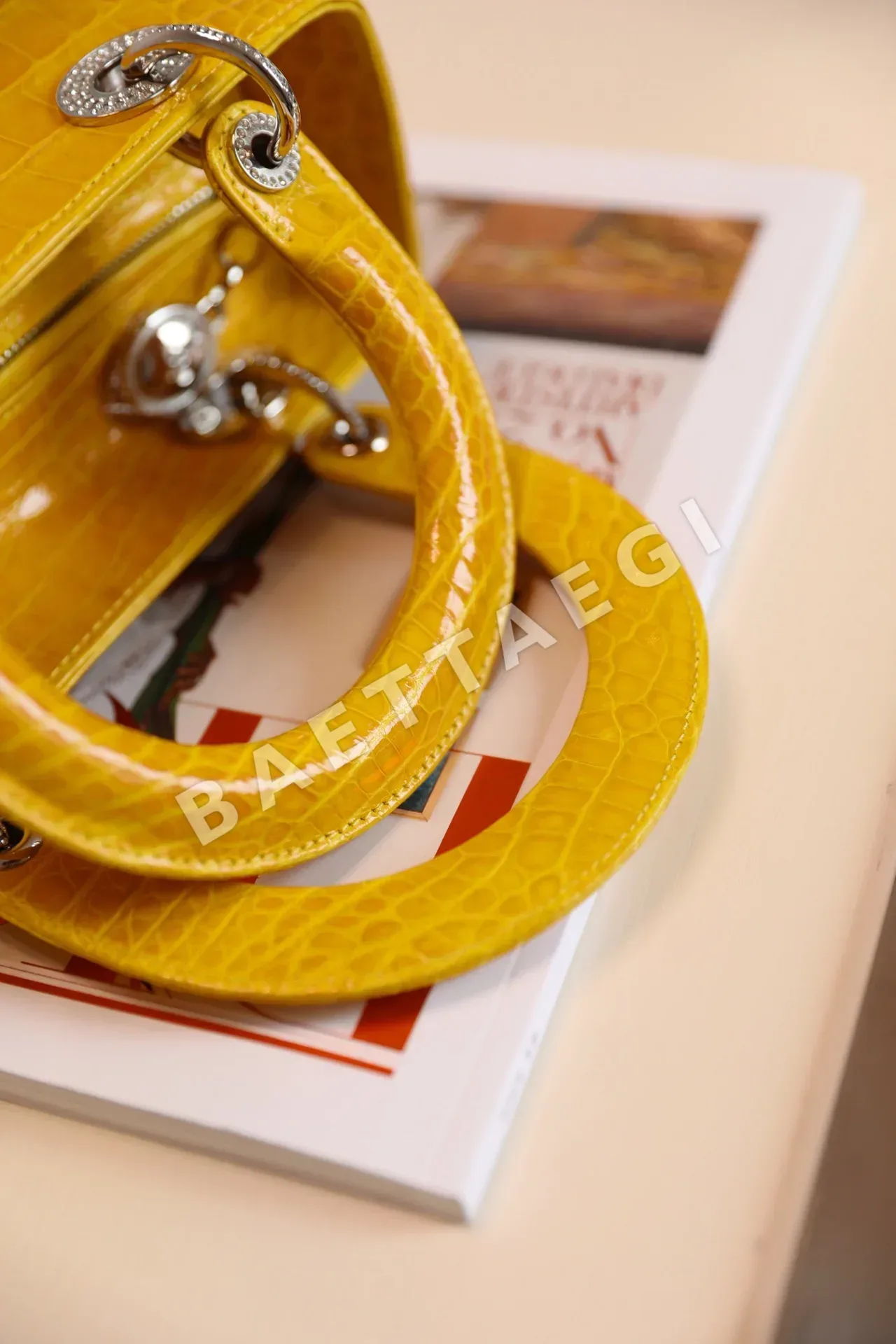 디올 앰버 옐로우 악어가죽 가방 상세 이미지 7