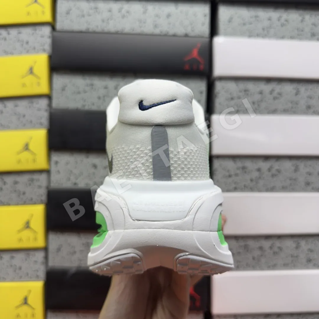 나이키 [5A] 보메로 프리미엄 HQ2050-102 201758 Nike Vomero Premium 상세 이미지 3