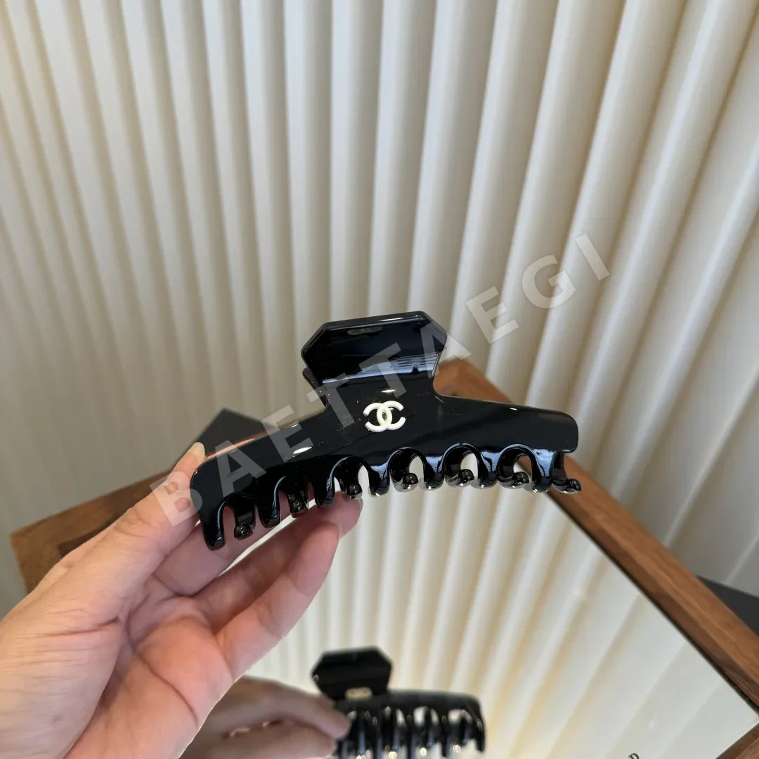 샤넬 빈티지 스타일 헤어 클립 182590