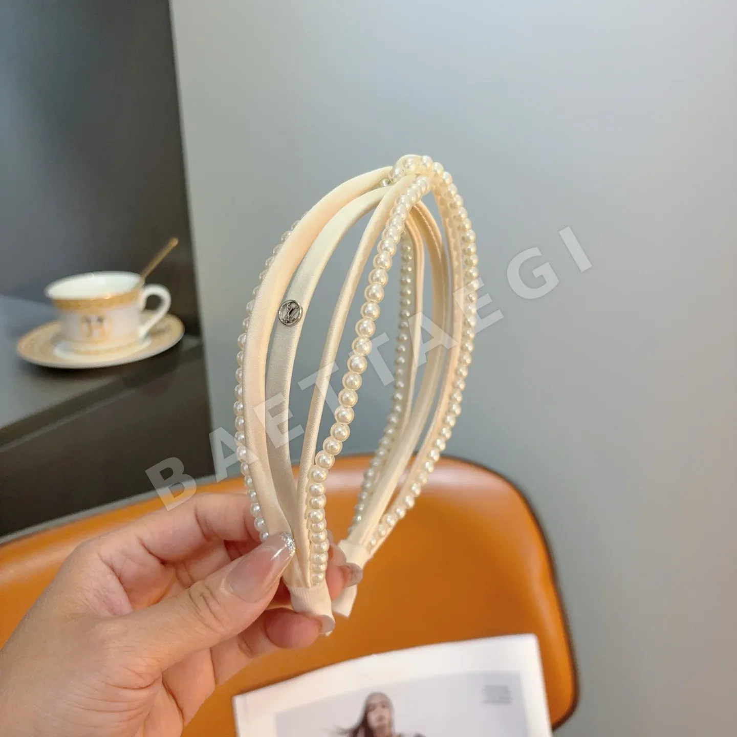 루이비통 진주 장식 헤어밴드 상세 이미지 2