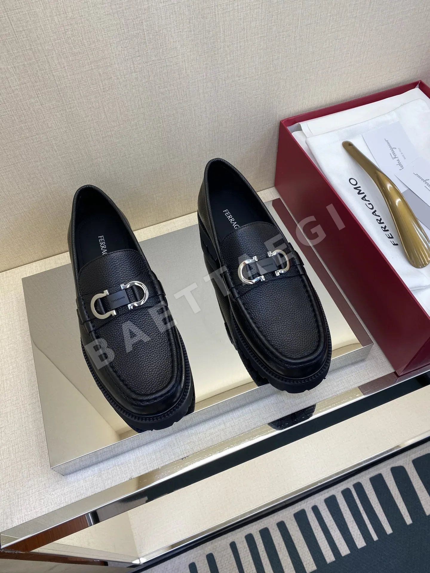 페레가모 로퍼 가죽 버클 디테일 170070