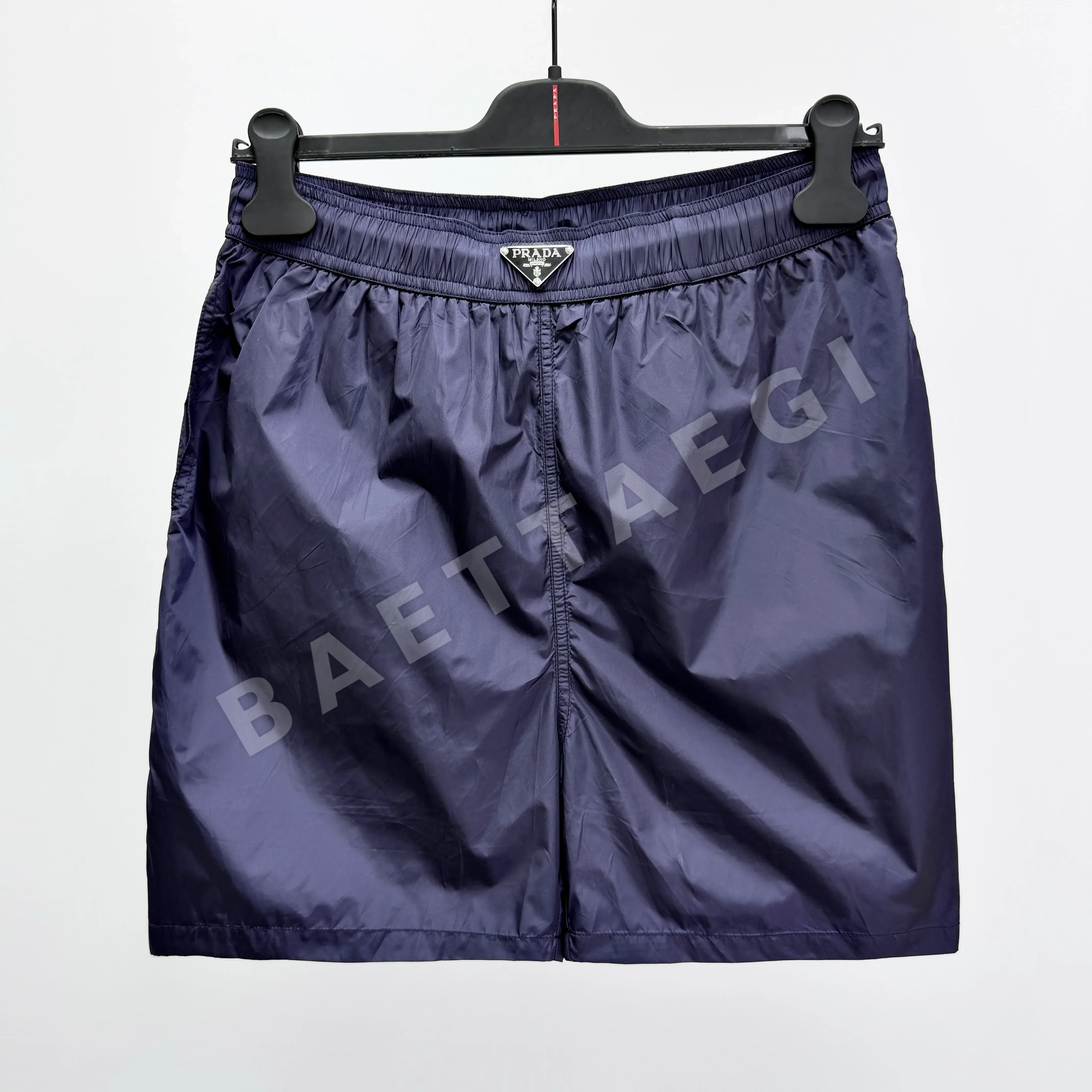 프라다 Re-Nylon 솔리드 컬러 엘라스틱 비치 반바지 41245 Prada Shorts 상세 이미지 10