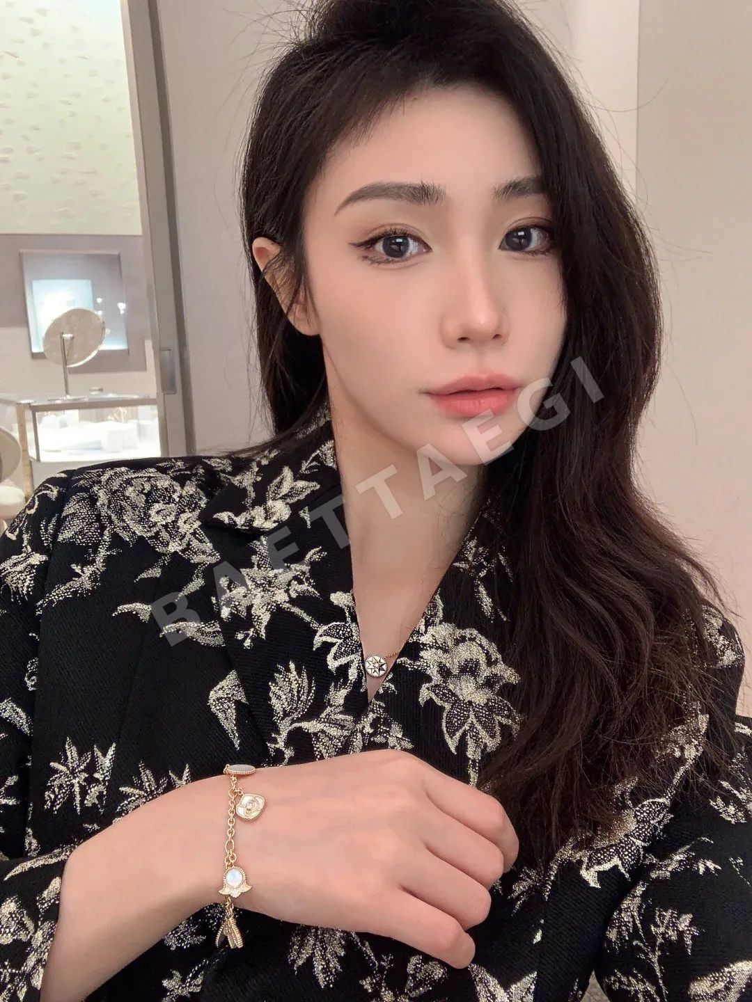 디올 행운 모티브 팔찌 상세 이미지 5