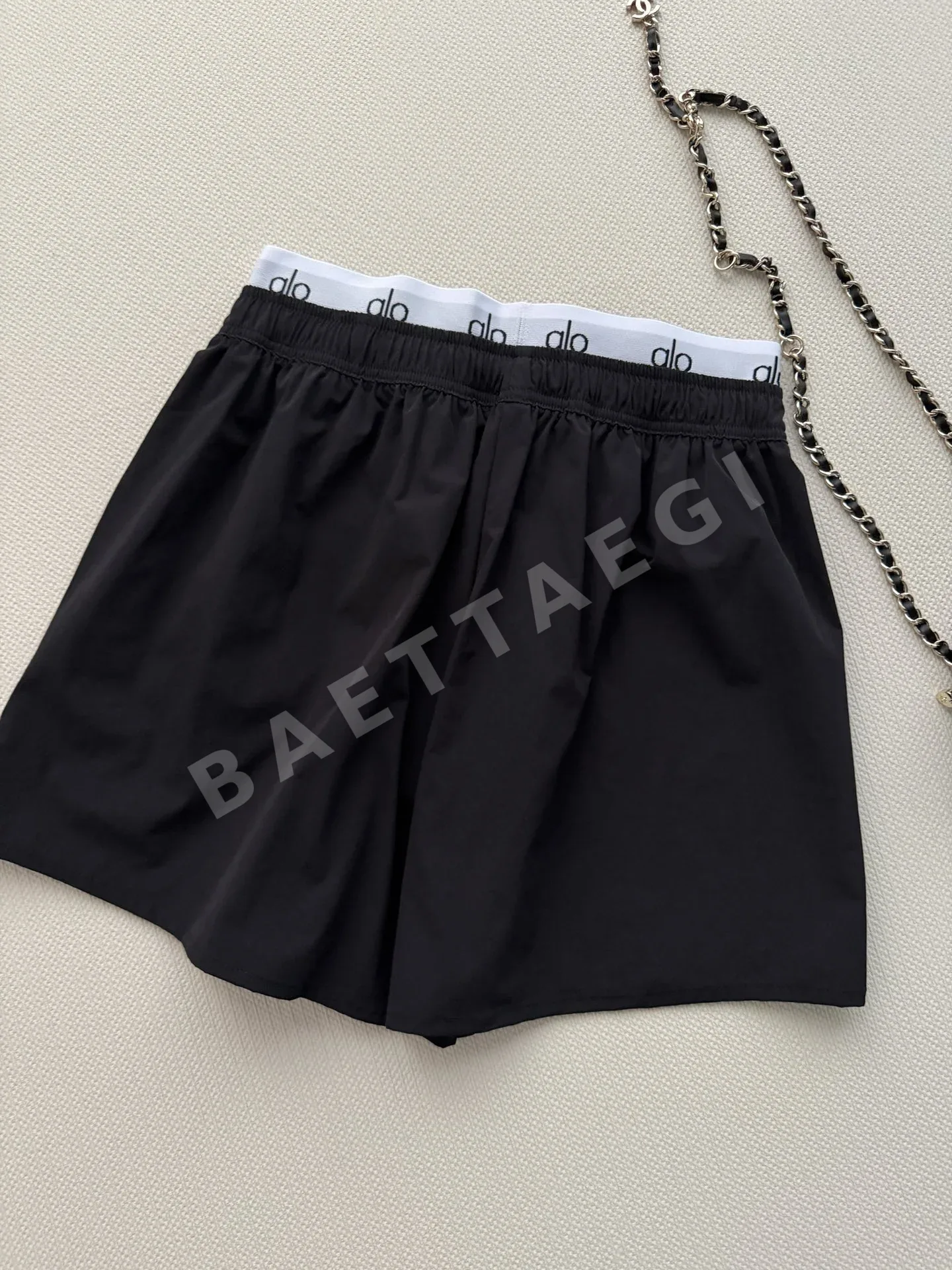 알로 텍스처드 원단 반바지 여성 바지 상세 이미지 3