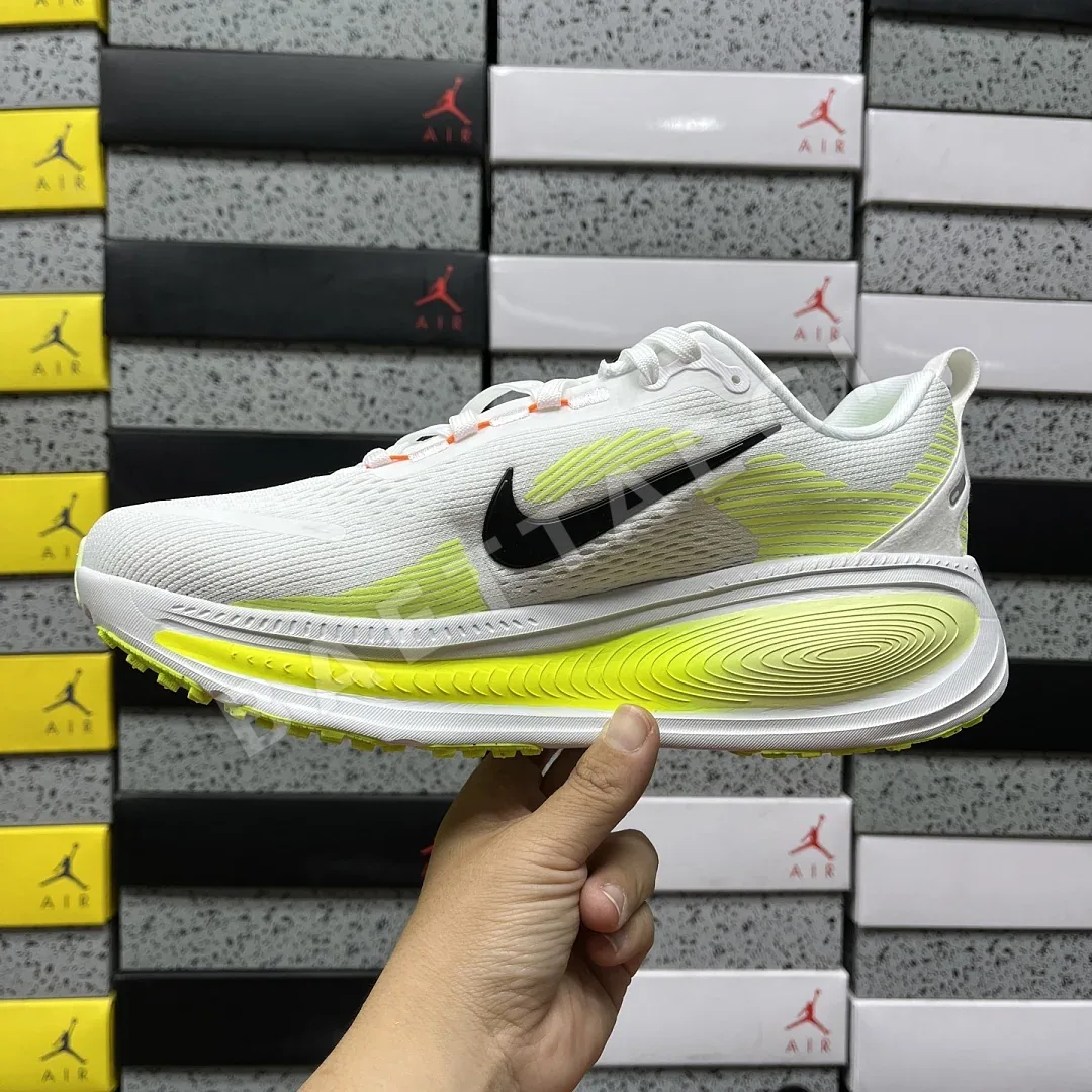 나이키 [XY] 보메로 18 HM6803-120 201546 Nike Vomero 18 White Barely Volt Black 상세 이미지 7