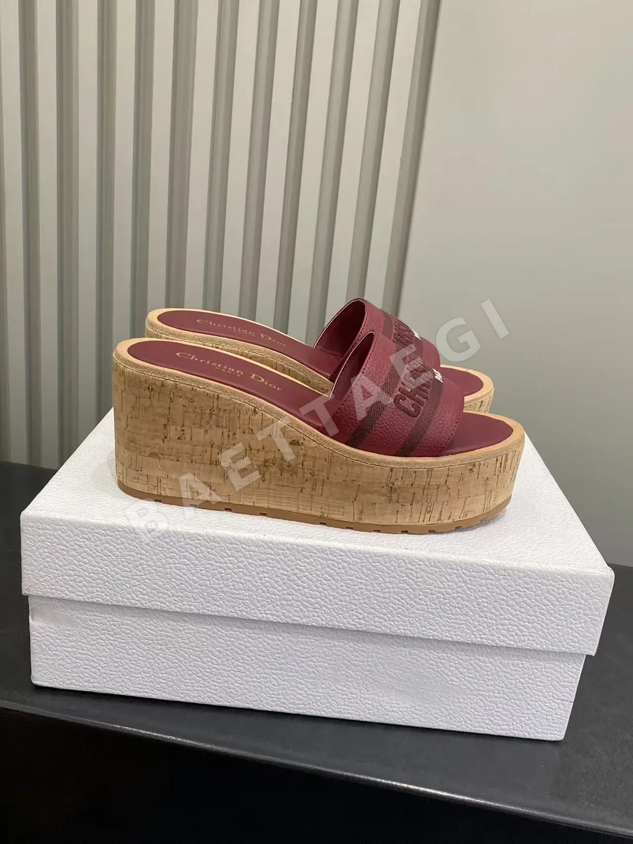 디올 자수 플랫폼 웨지 샌들 55619