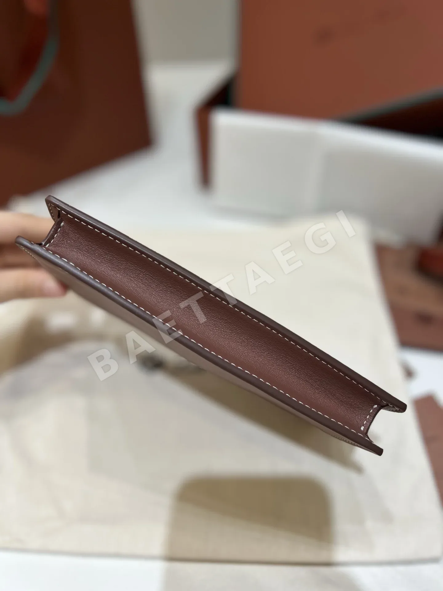 로로피아나 다크브라운 송아지가죽 포셰트 클러치백 상세 이미지 4