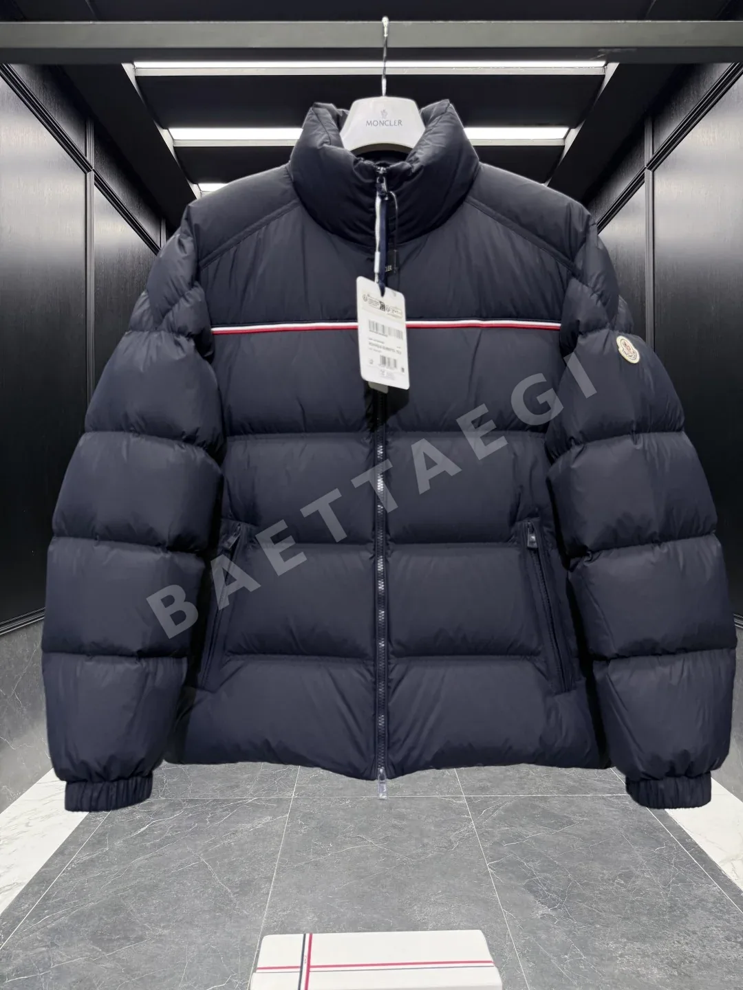 몽클레르 부바크(Moncler Bouvaque) 남성 숏 패딩 재킷 상세 이미지 4