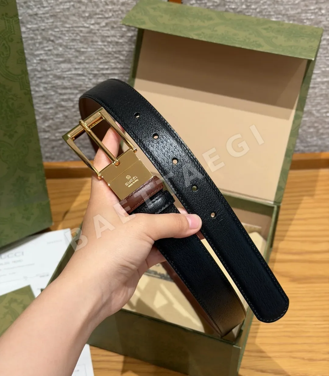 구찌 G 로고 스퀘어 버클 그레인 카프스킨 벨트 상세 이미지 9