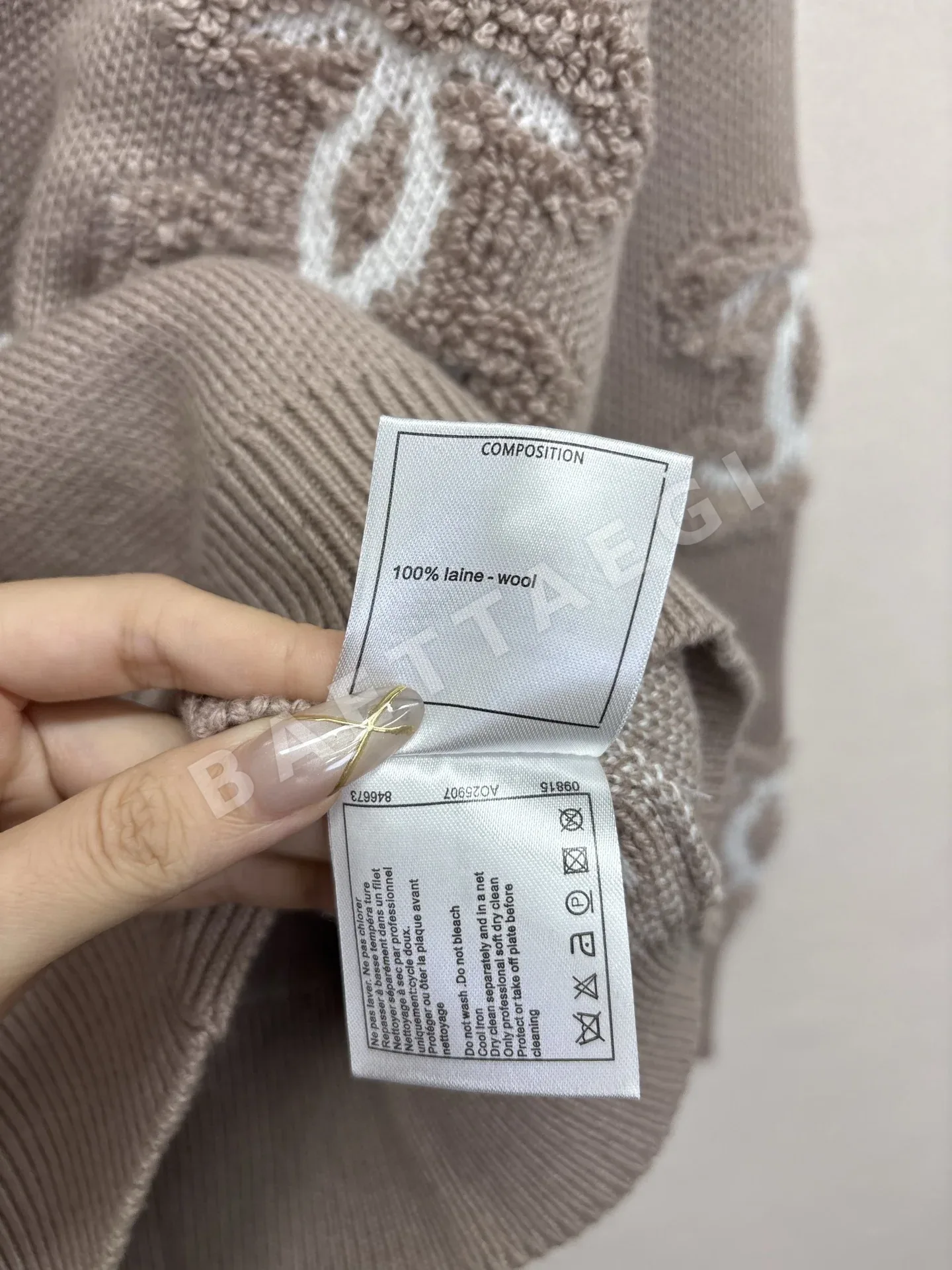 샤넬 더블 C 로고 버튼 V넥 가디건 상세 이미지 7