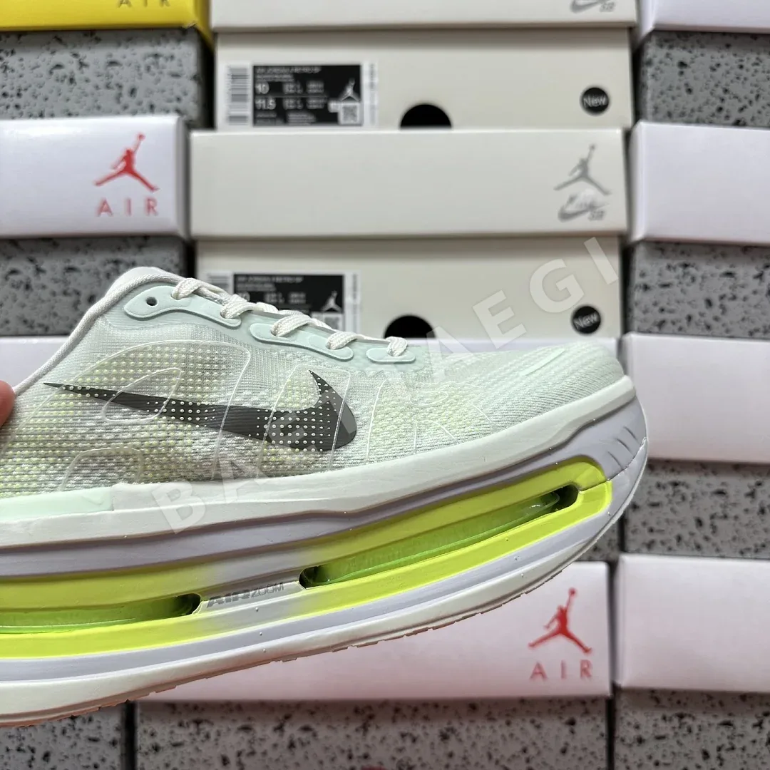 나이키 [5A] 보메로 프리미엄 옐로우 HQ2050-300 201618 Nike Vomero Premium Barely Volt 상세 이미지 2