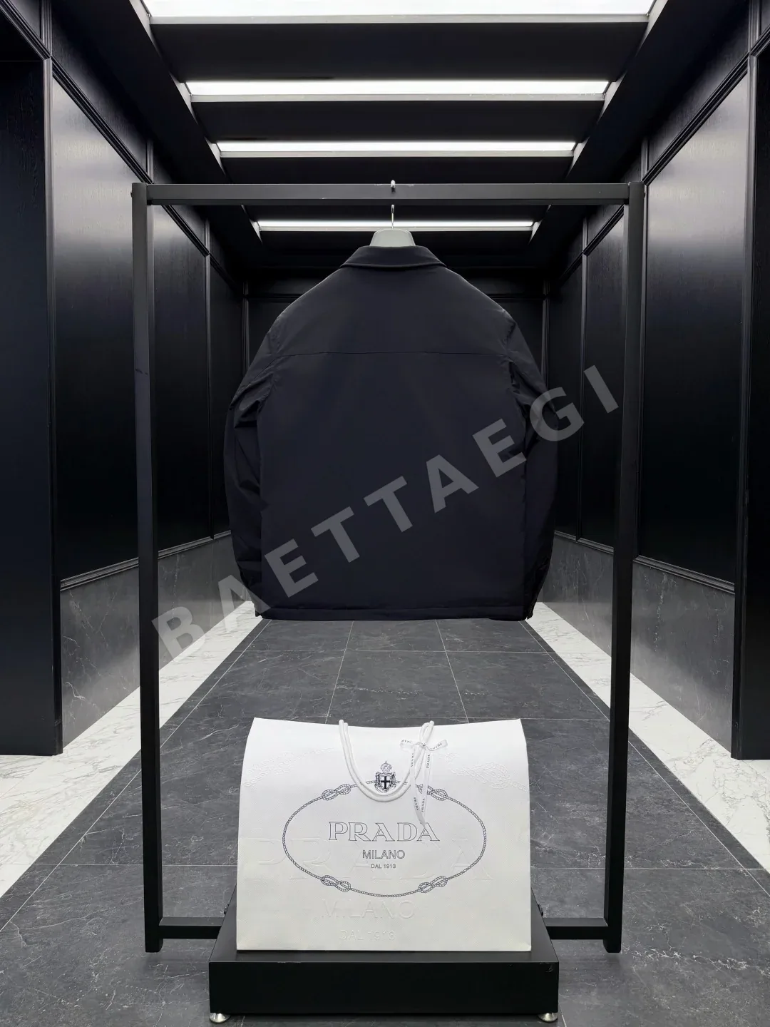 프라다 리사이클 나일론 남성 패딩 재킷 상세 이미지 9