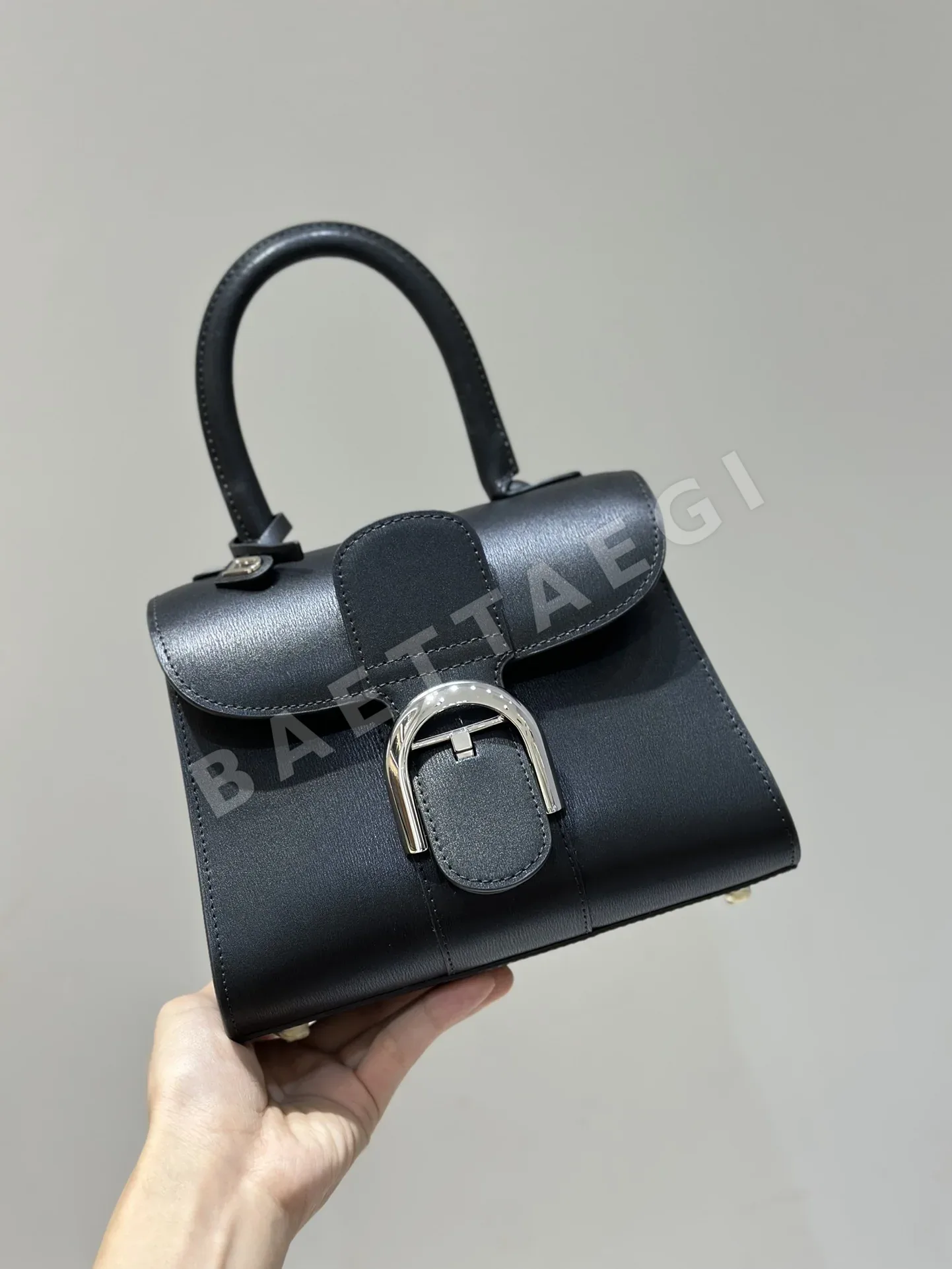 델보 브릴리언트 박스 램스킨 숄더백 상세 이미지 2