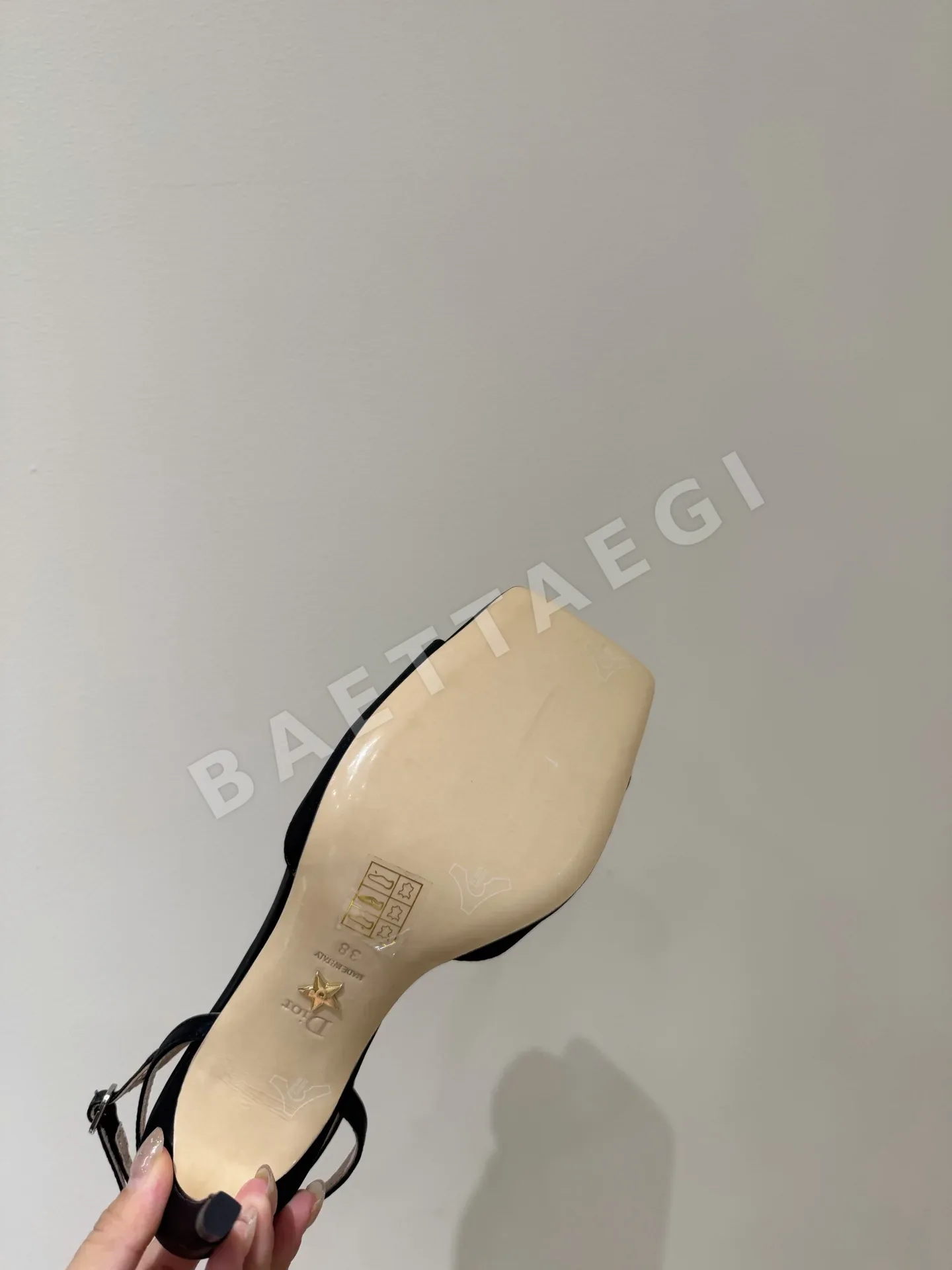 디올 카멜리아 새틴 T스트랩 스틸레토 샌들 상세 이미지 5