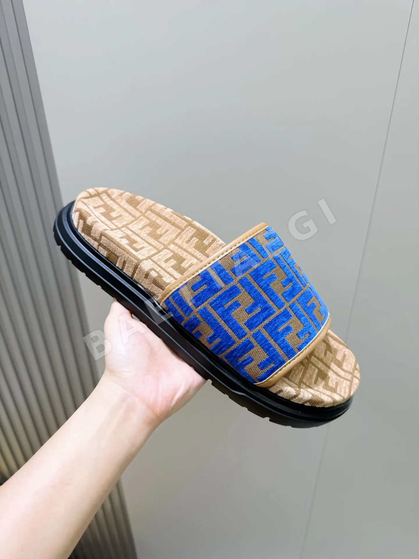 펜디 남성 컬러 블록 러버 샌들 상세 이미지 5
