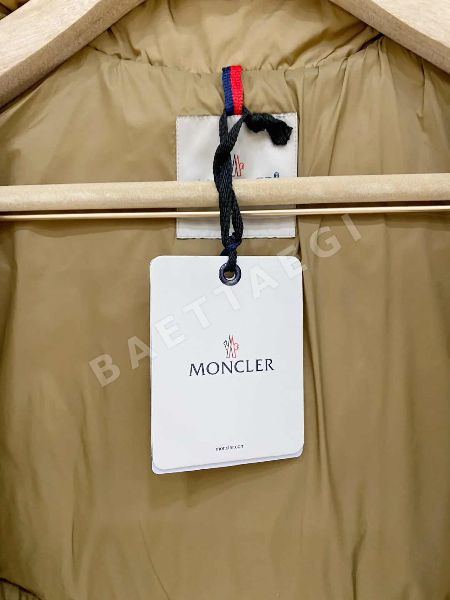 몽클레르 여성 경량 패딩 재킷 상세 이미지 7