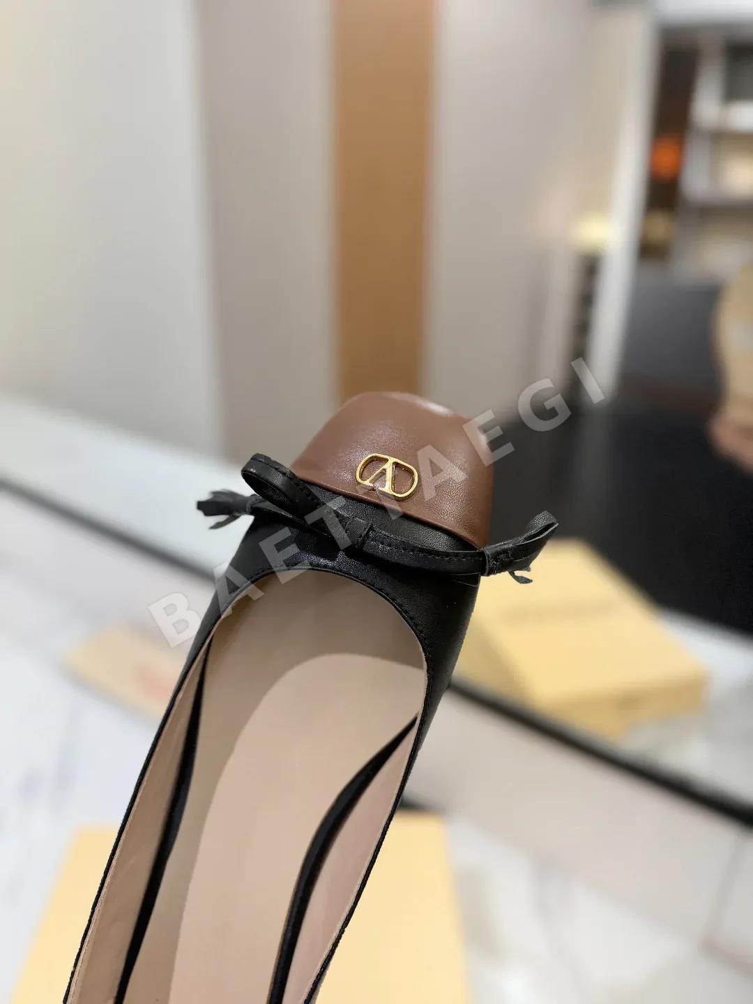 발렌티노 알뤼트 뒤 루아 라운드 토 발레리나 슈즈 상세 이미지 6