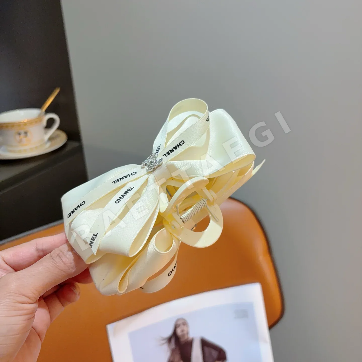 샤넬 클래식 크로클립 헤어클립 상세 이미지 5