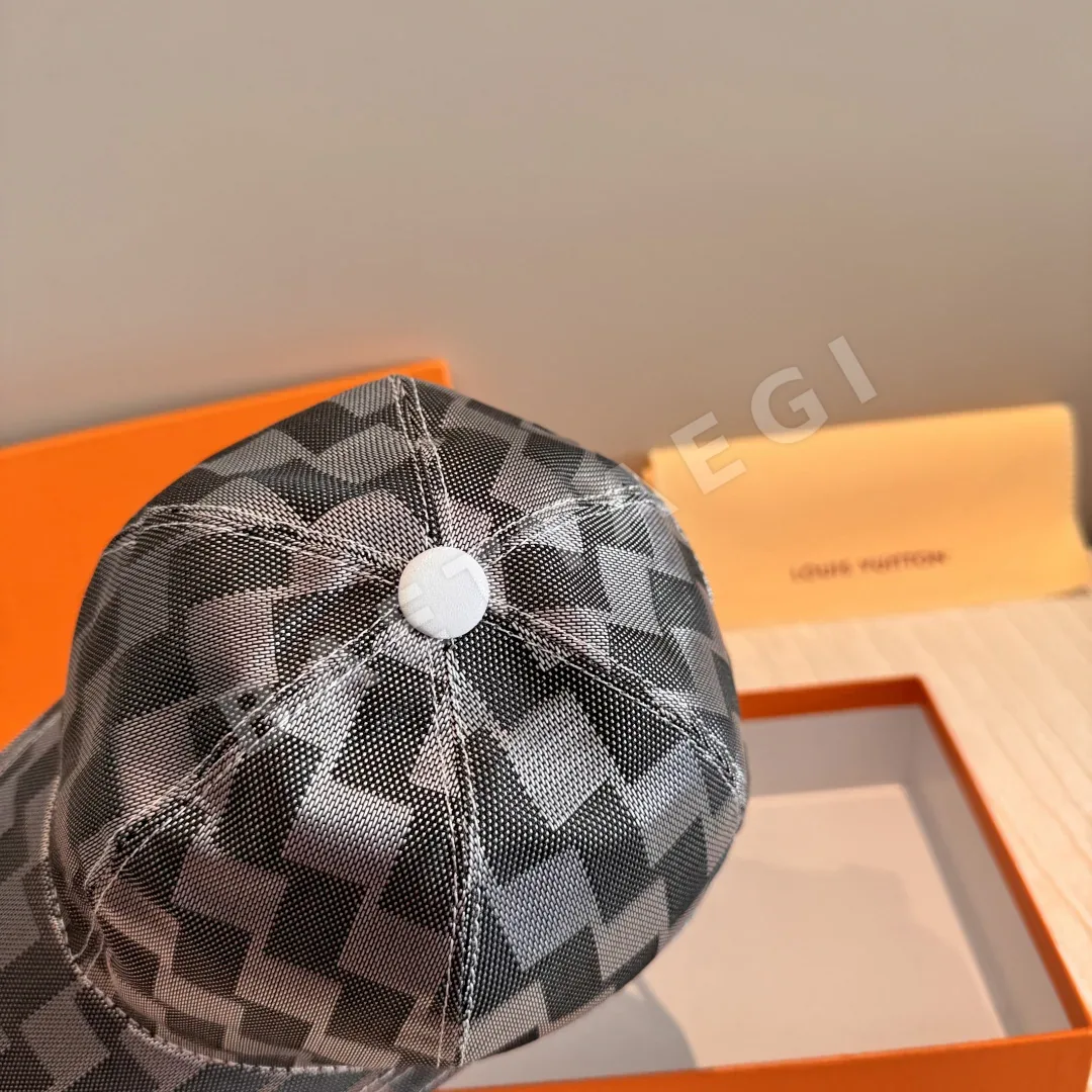 루이비통 체커보드 패턴 베이스볼 캡 상세 이미지 6