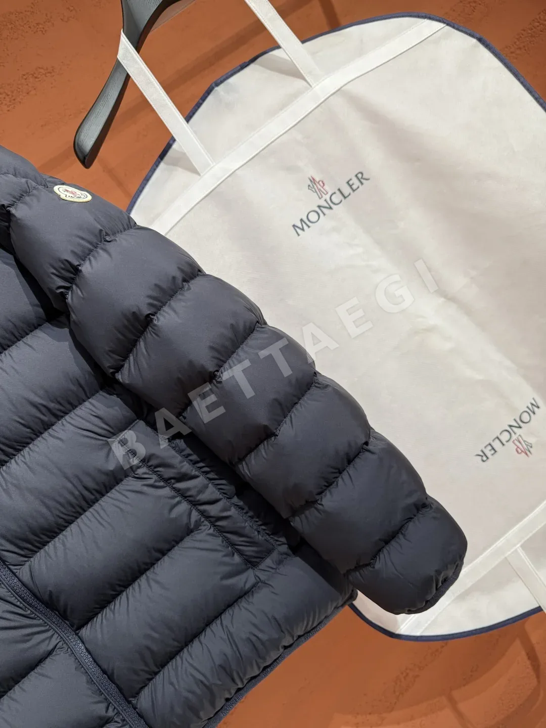 몽클레르 보디넷 쇼트 다운 자켓 상세 이미지 4